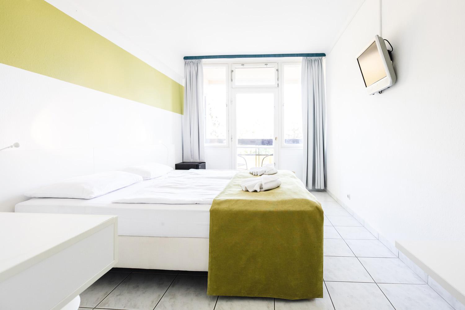 Standard Twin Room with Garden View photo 3