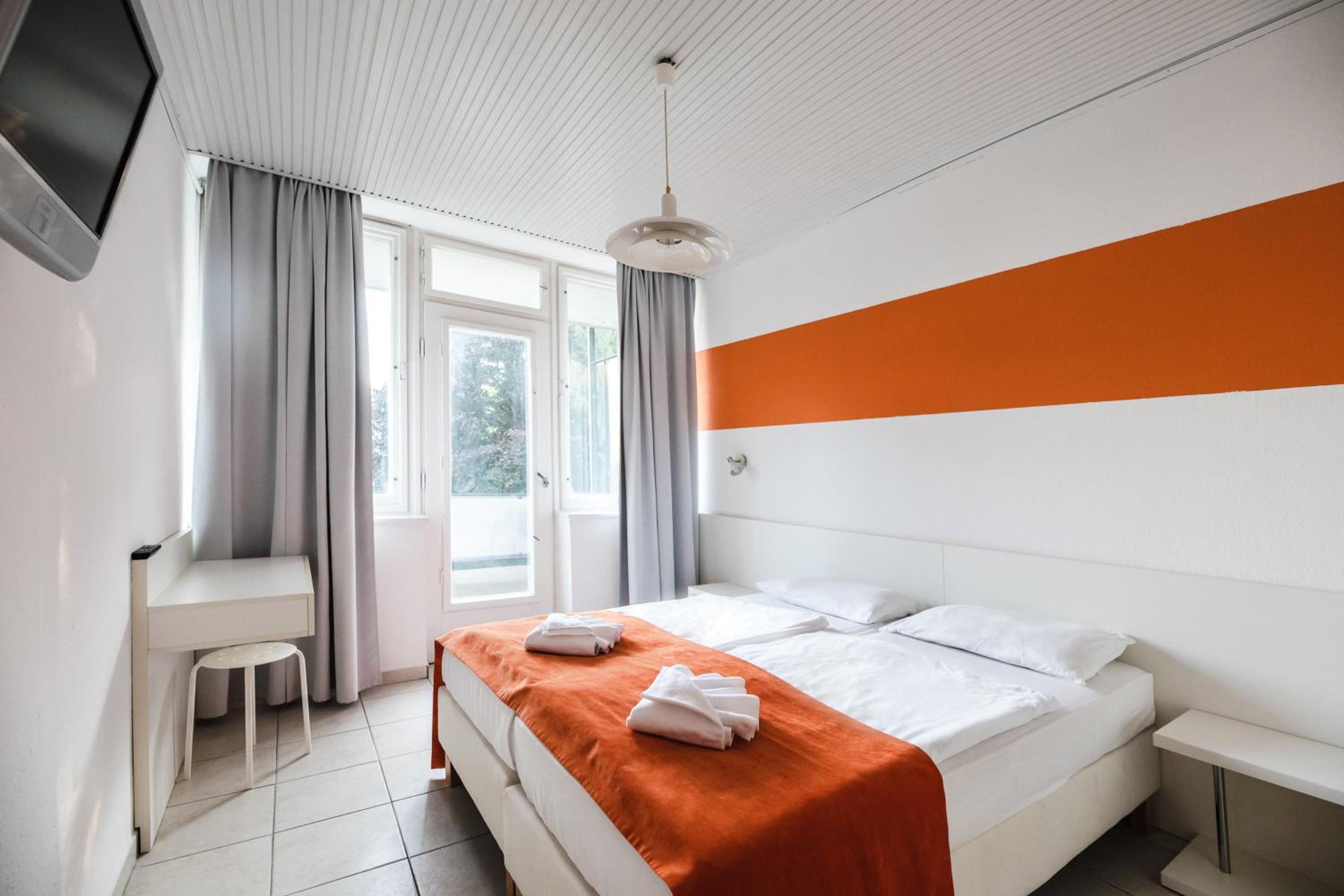 Double or Twin Room with Balcony photo 2