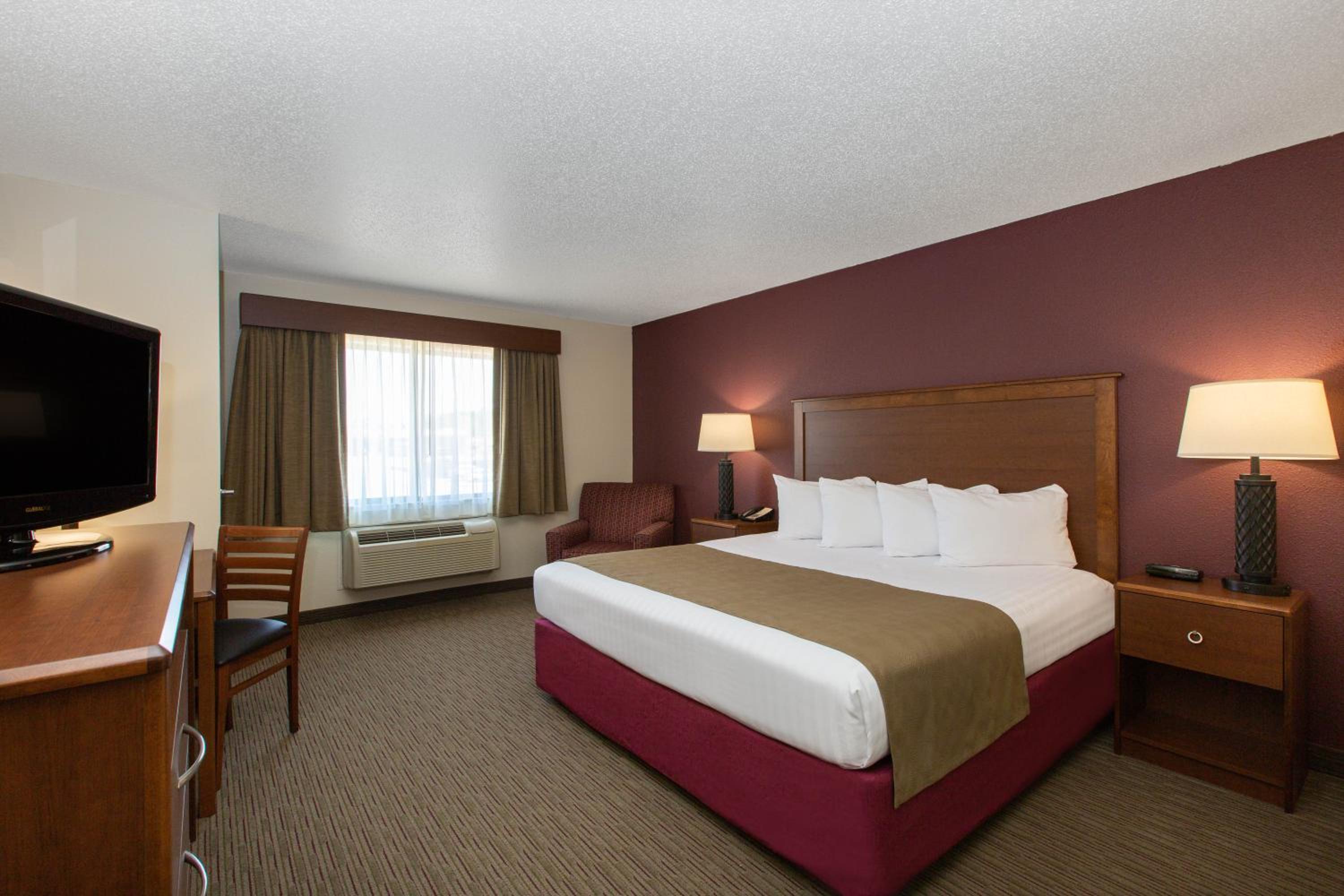 Suite with King Bed - Mobility Access/Non-Smoking photo 1