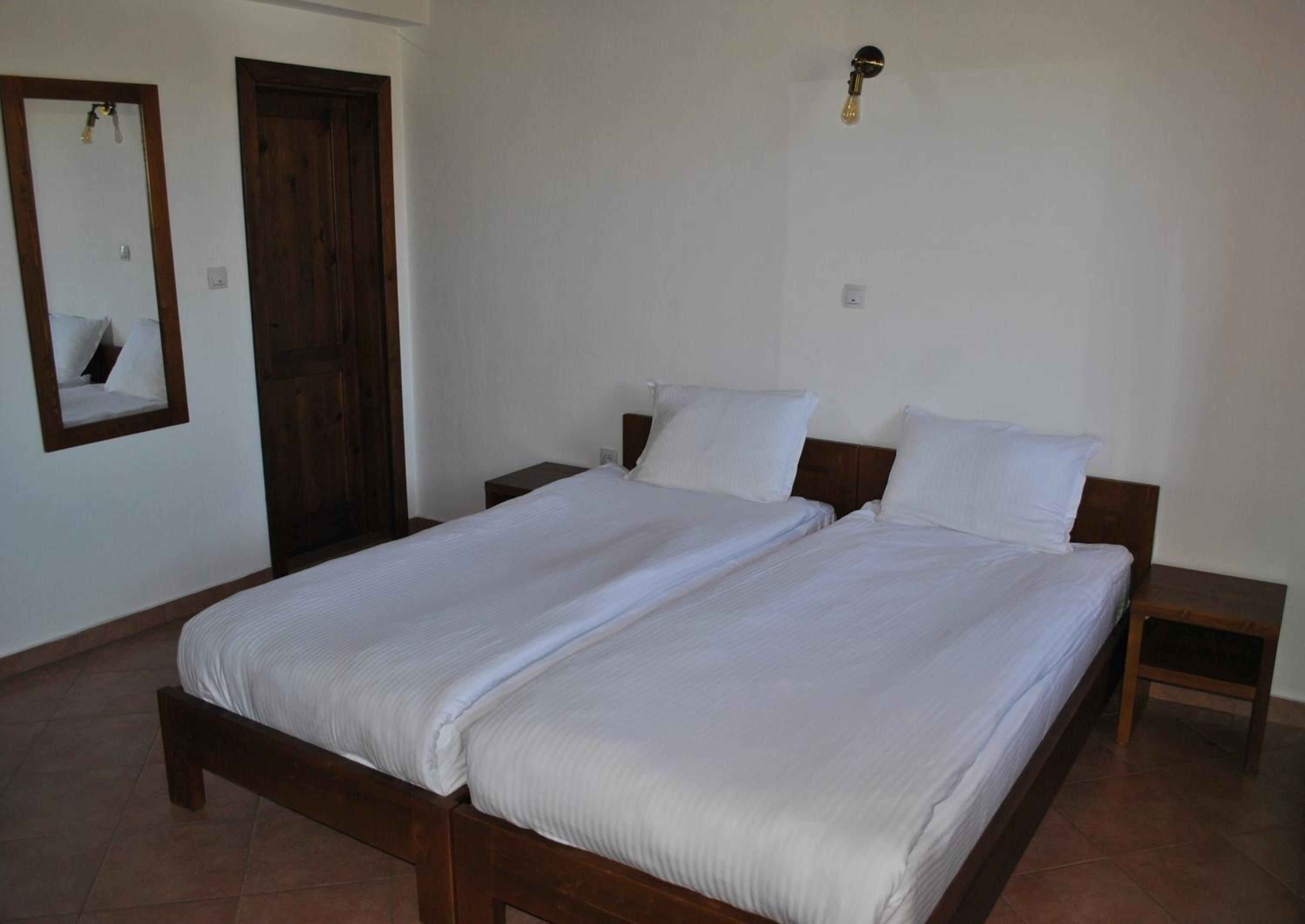 Double Room with Balcony - Photo 3