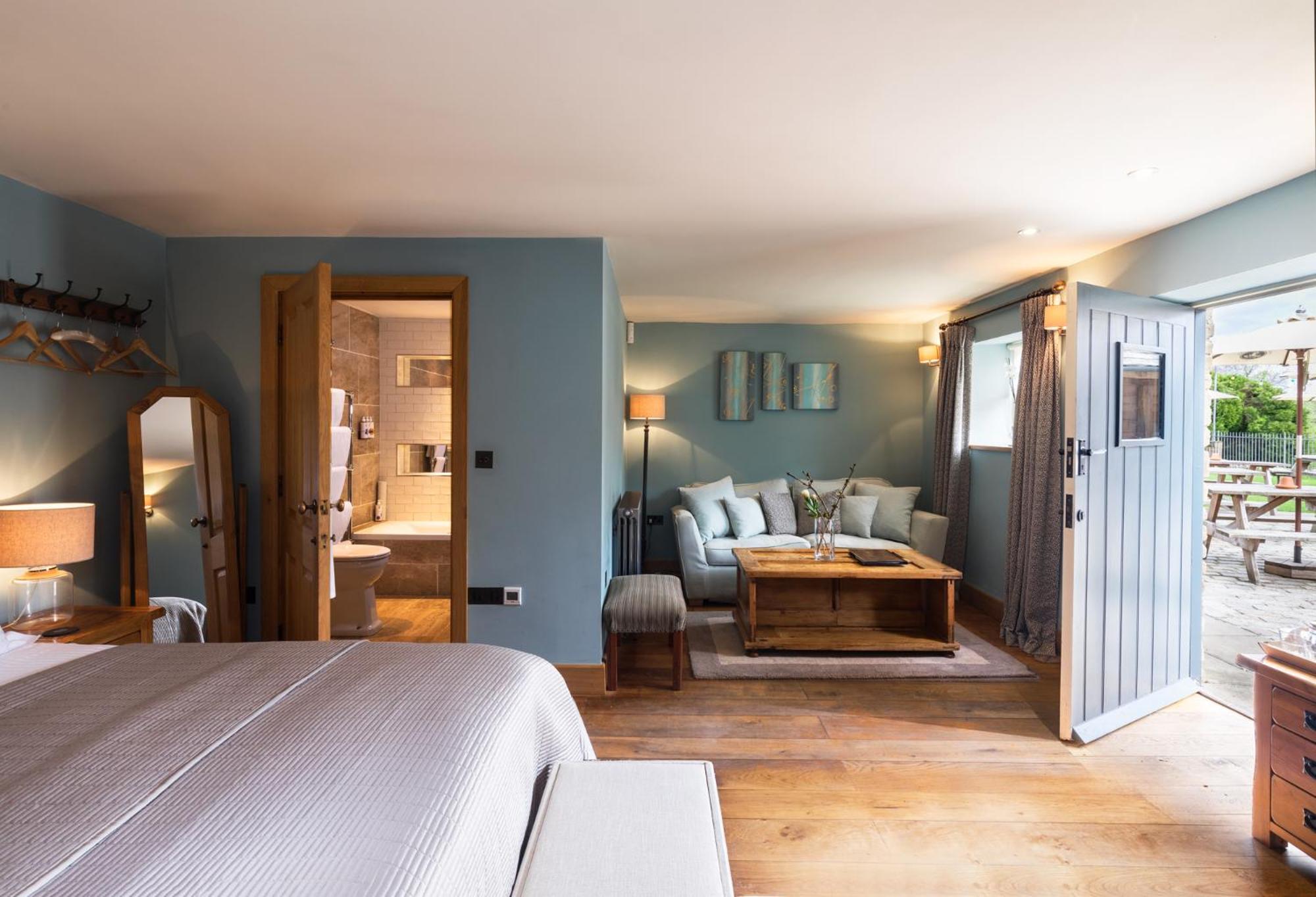 Deluxe Double or Twin Room with Garden View (pet friendly) photo 1