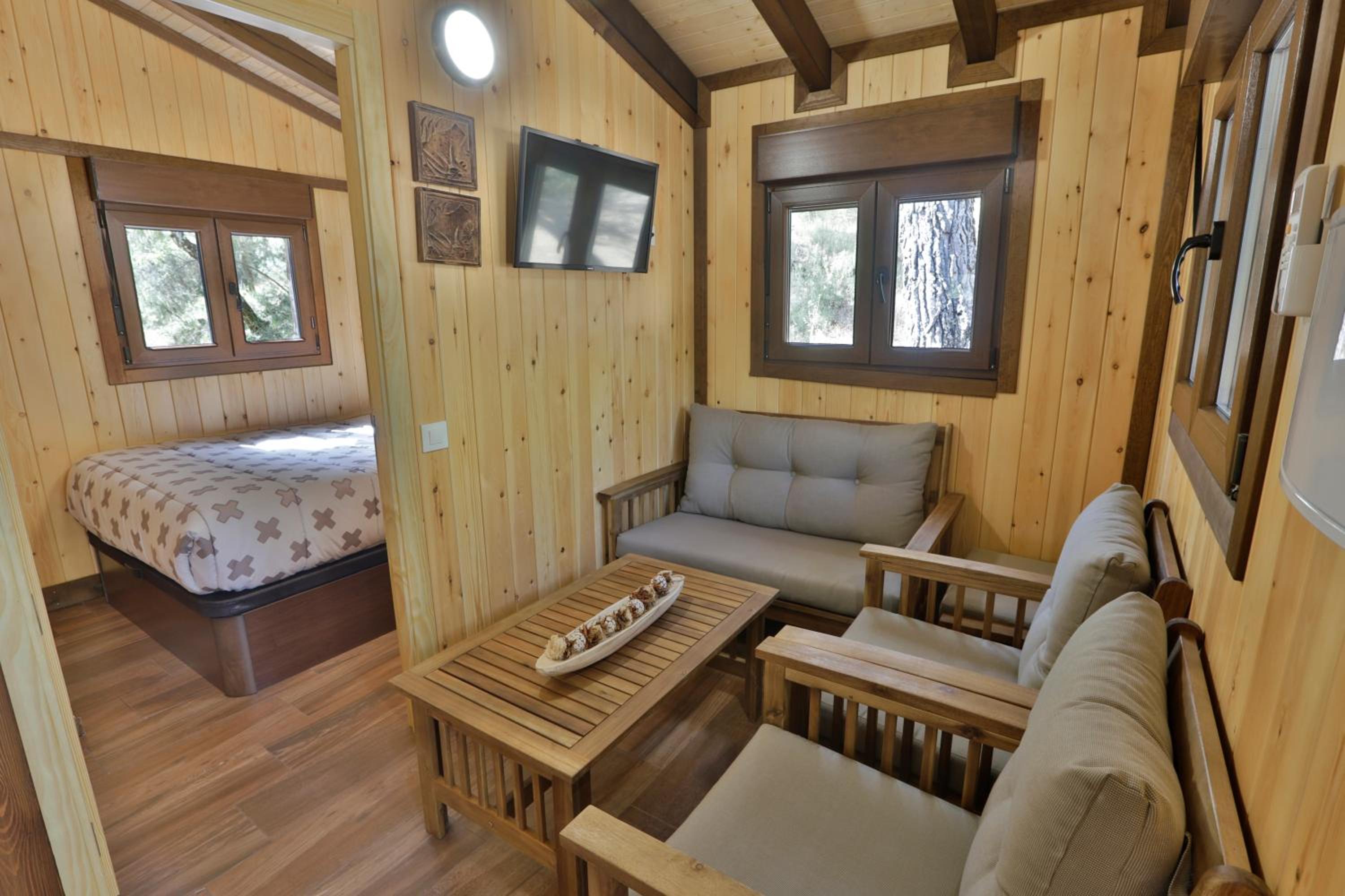 Bungalow (2 Adults) photo 2