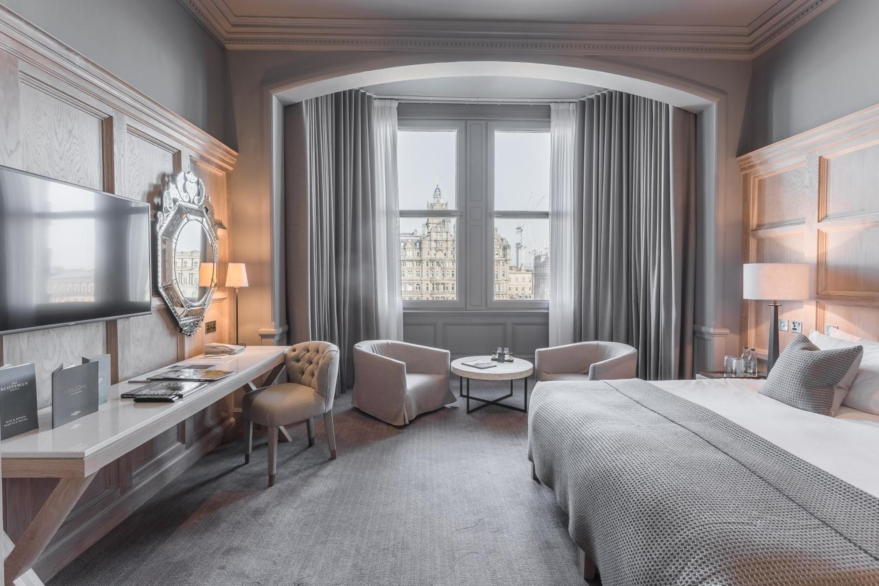 Director Twin or Double Room City View - Photo 17