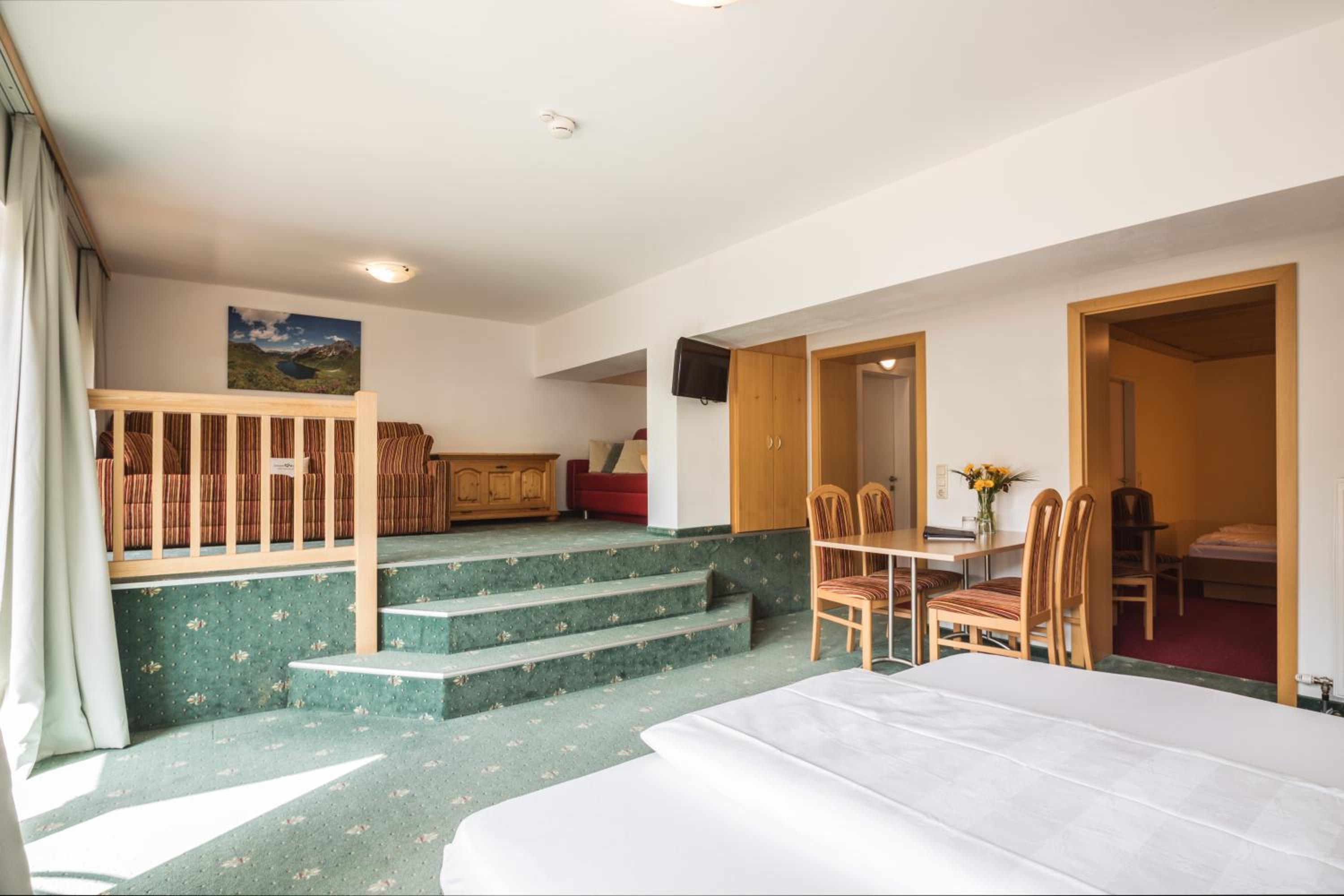 Superior Family Room photo 1