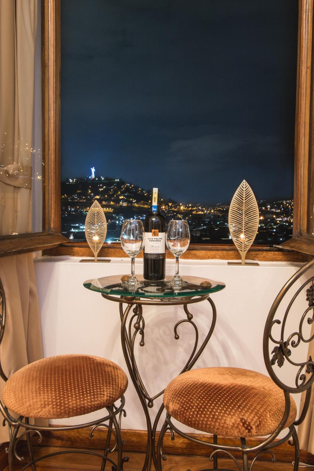 Suite with City View photo 2