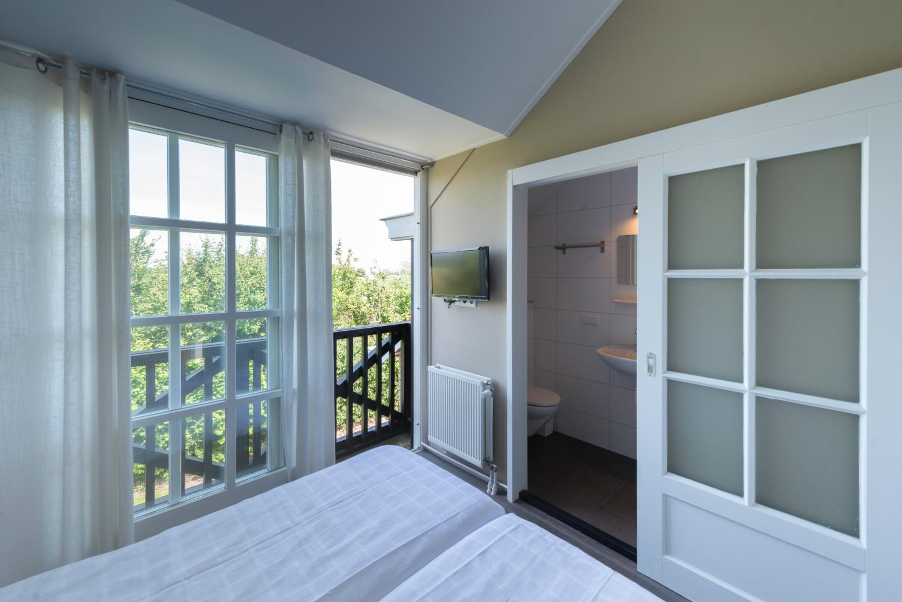 Double Room with Private Bathroom photo 3