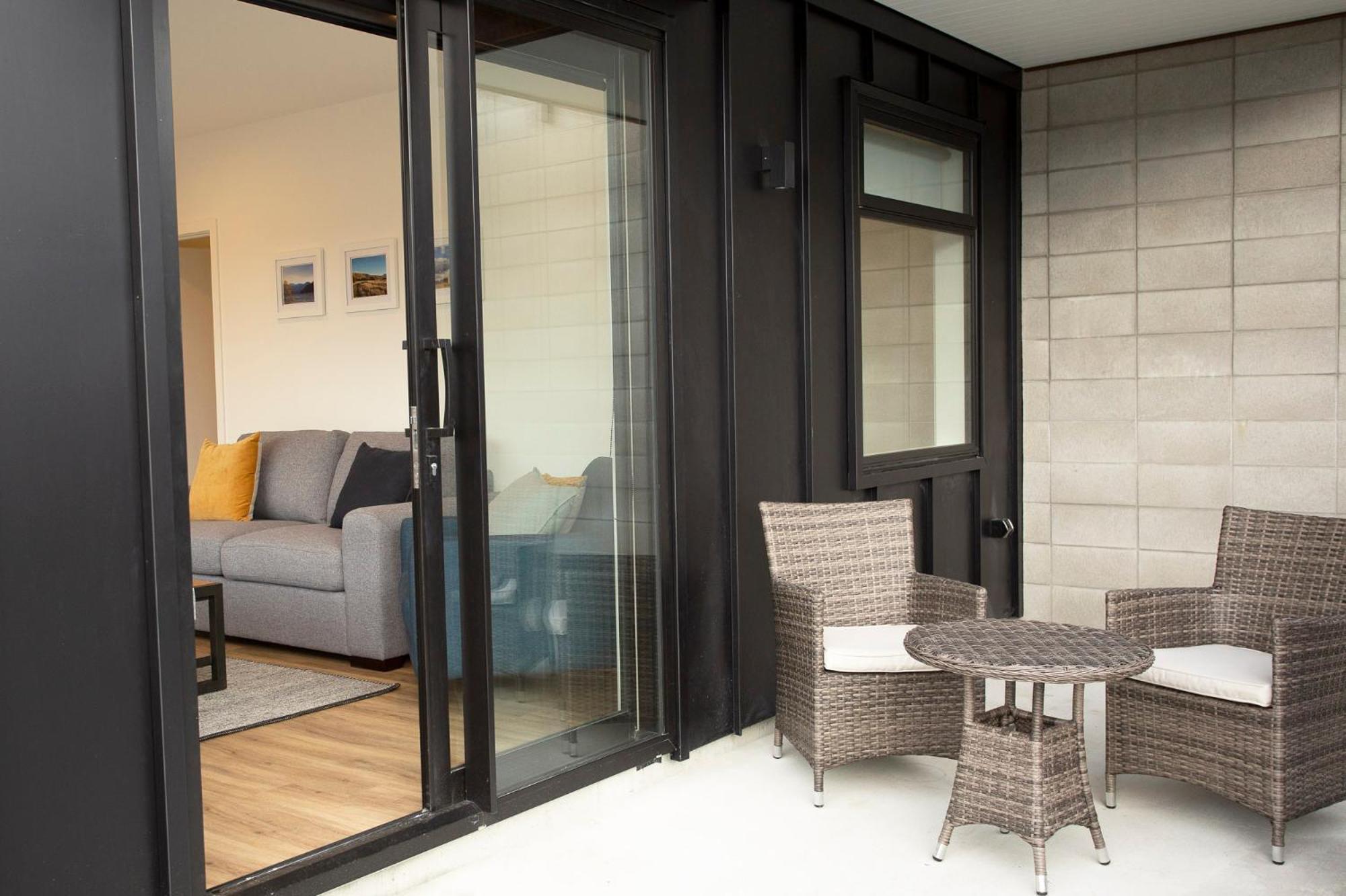 Apartment with Lake View - Photo 2