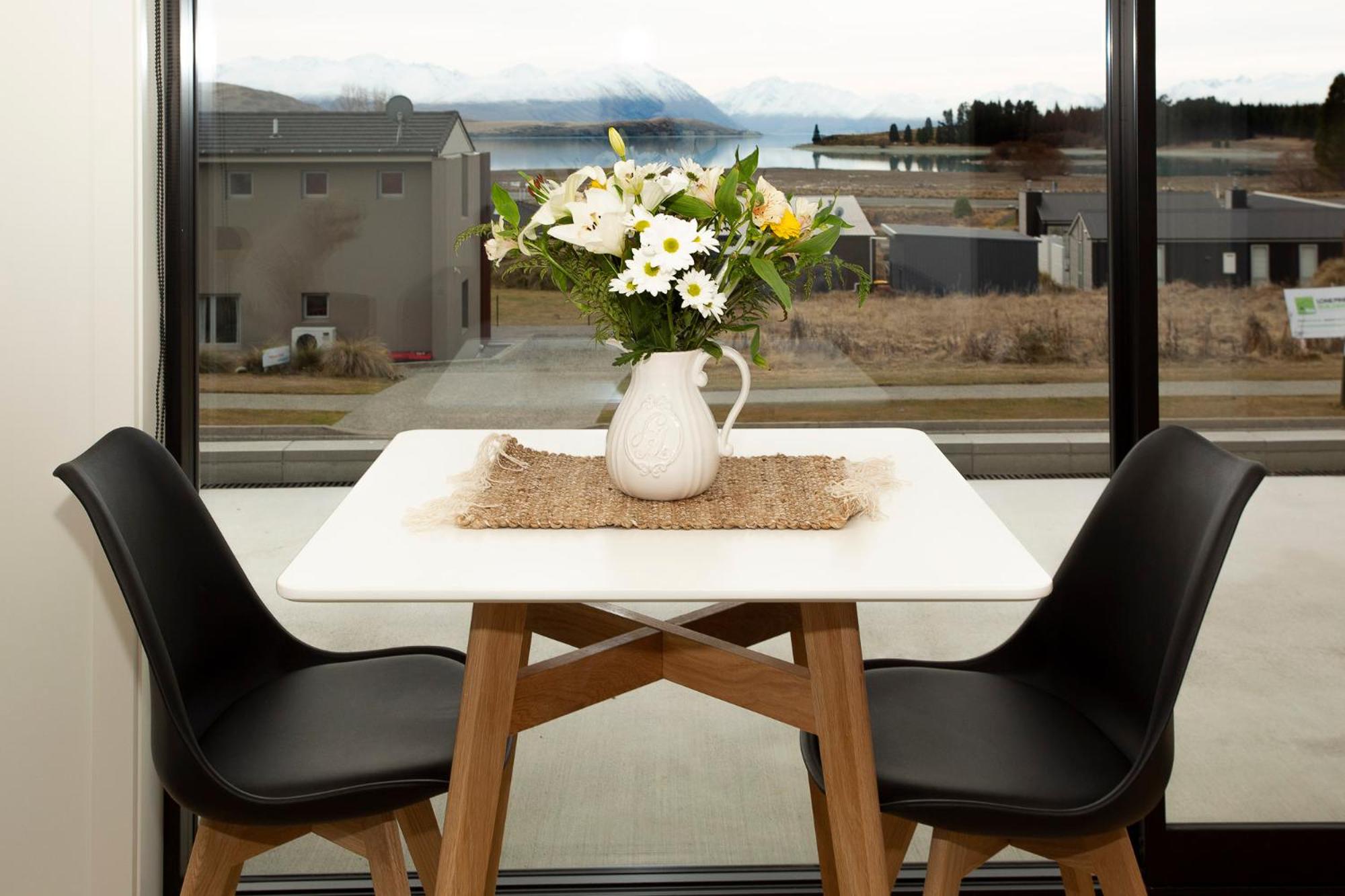 Apartment with Lake View - Photo 5