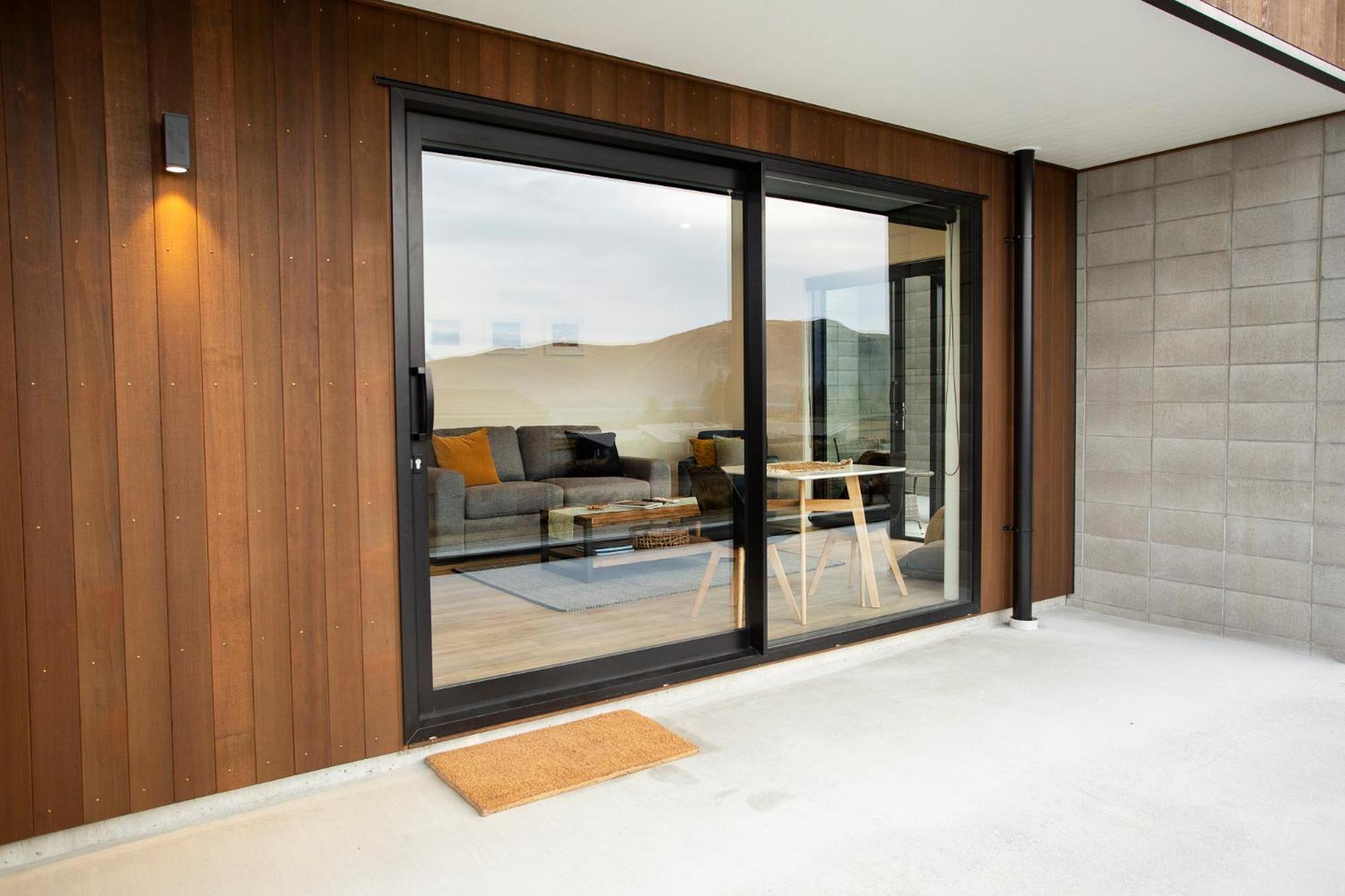 Apartment with Lake View - Photo 6