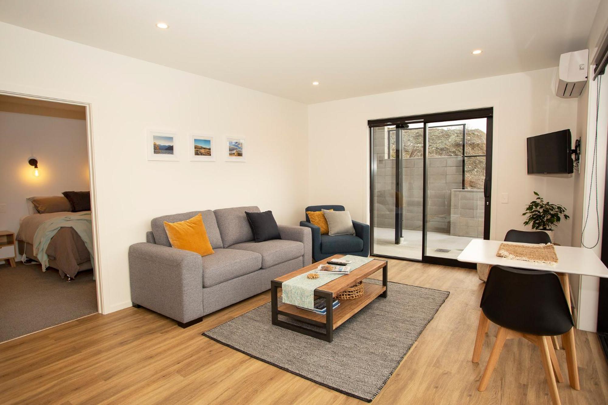 Apartment with Lake View - Photo 1