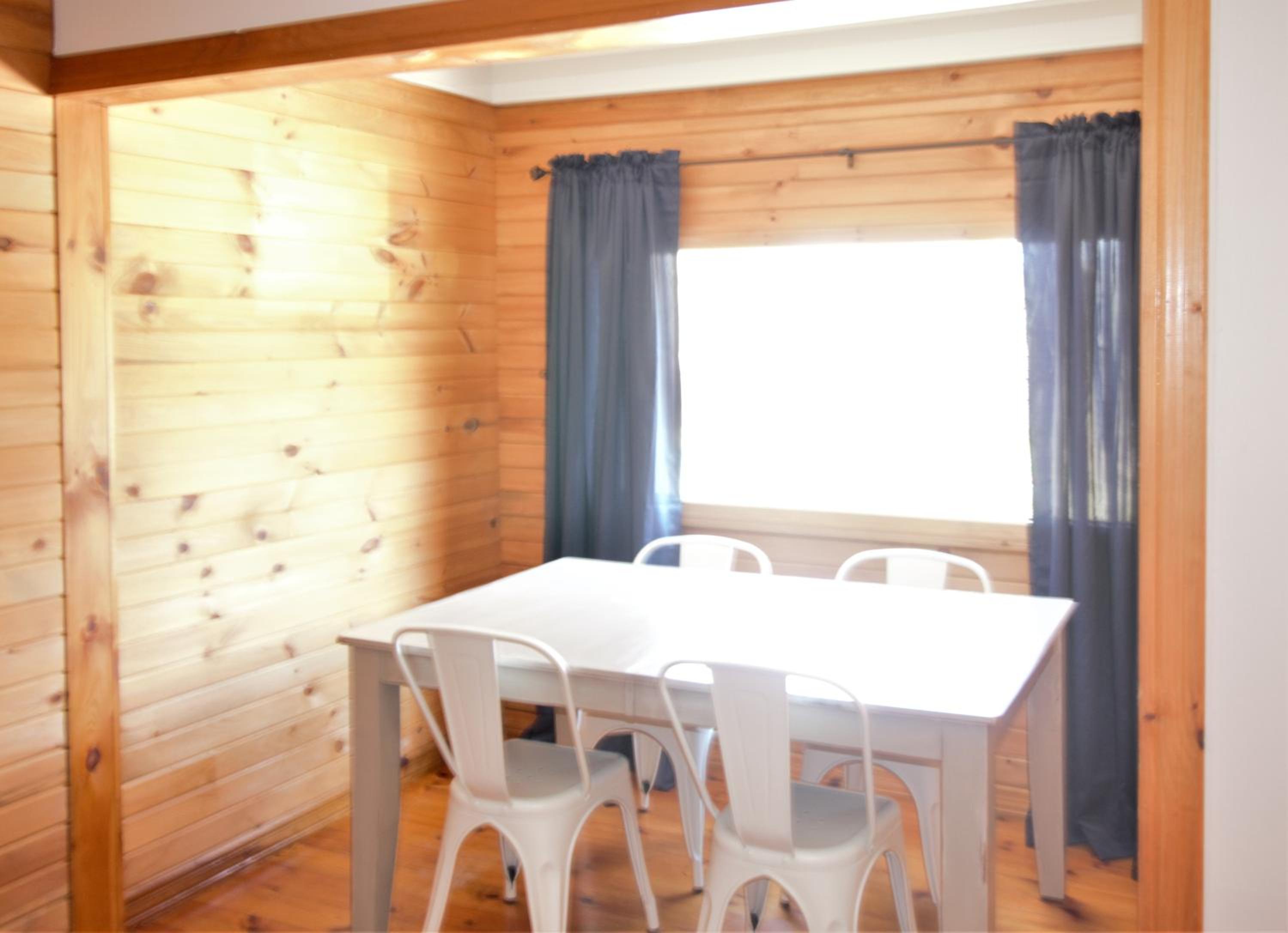 Two-Bedroom Cottage with Lake View  photo 2