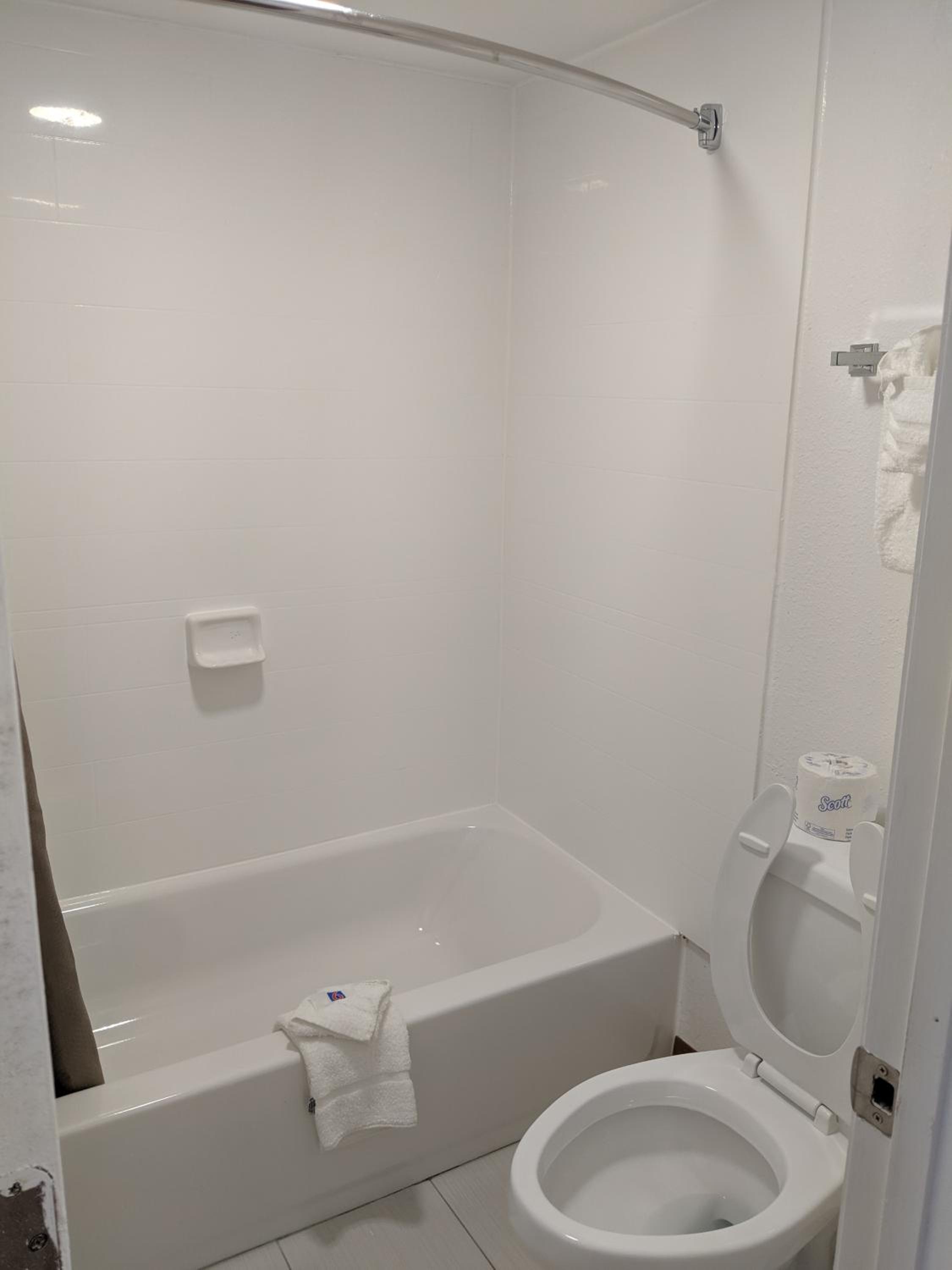 Queen Room - Non-Smoking - Photo 21