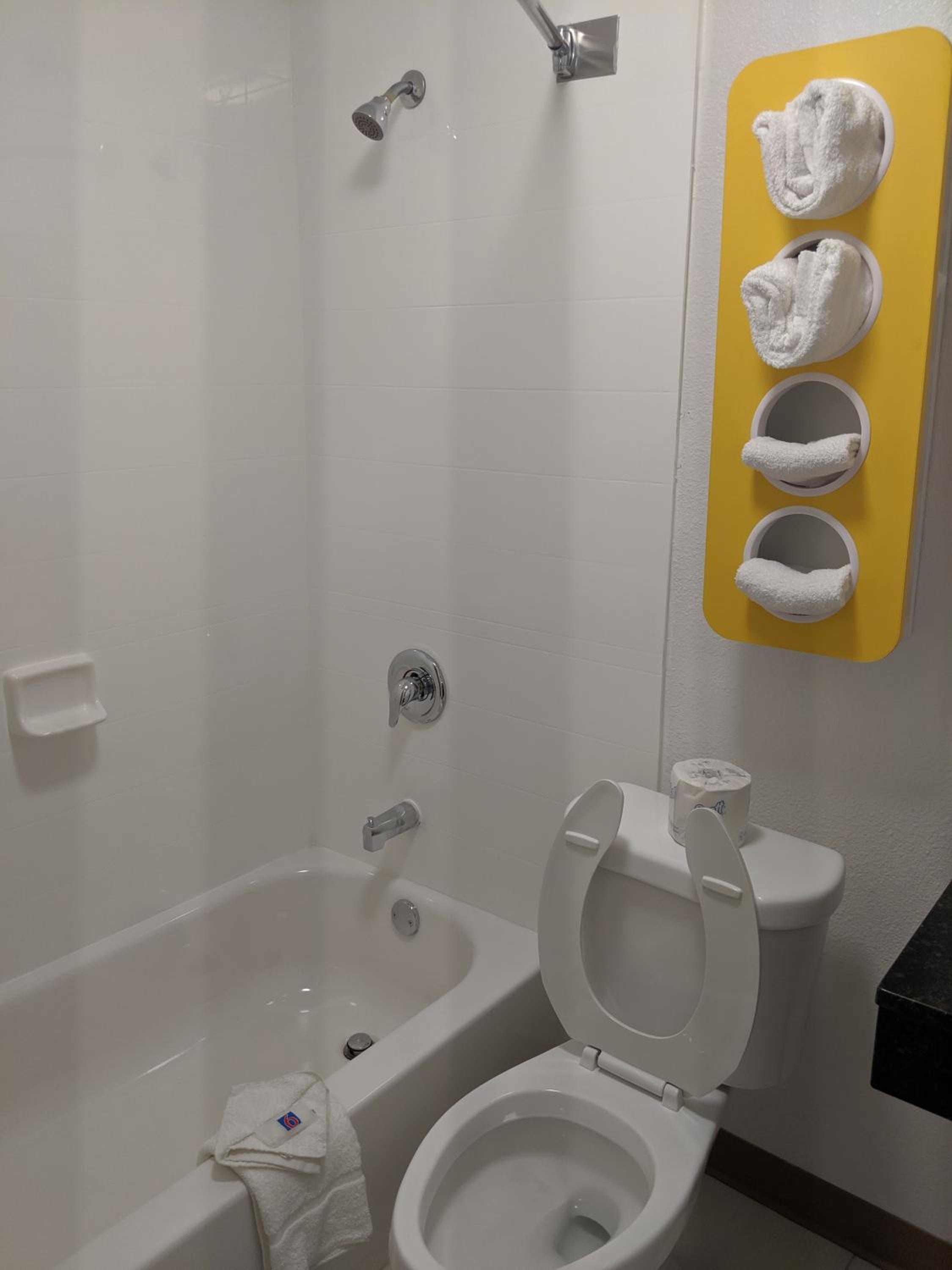 Queen Room - Non-Smoking - Photo 19
