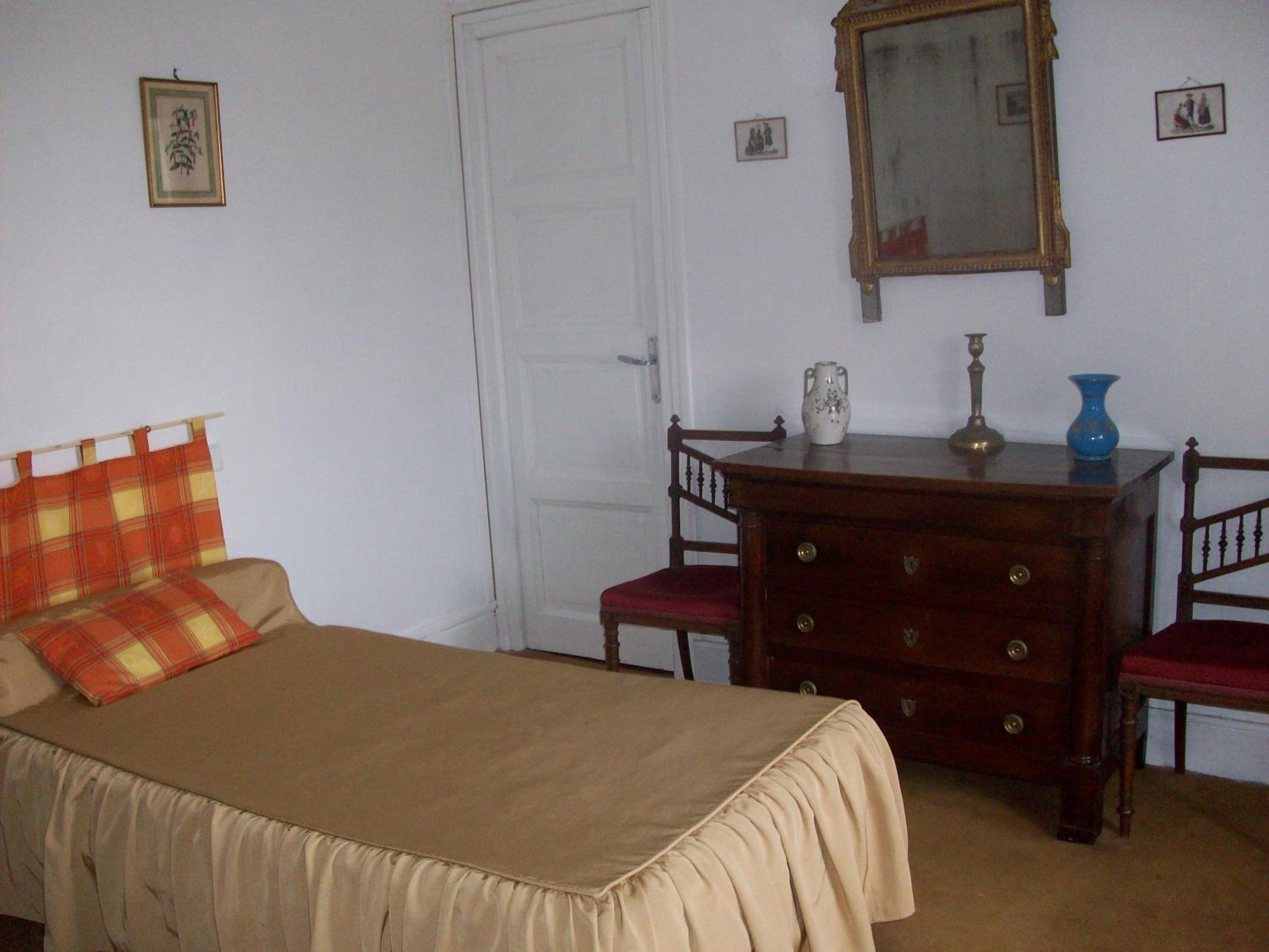 Esclamonde Family Room photo 1