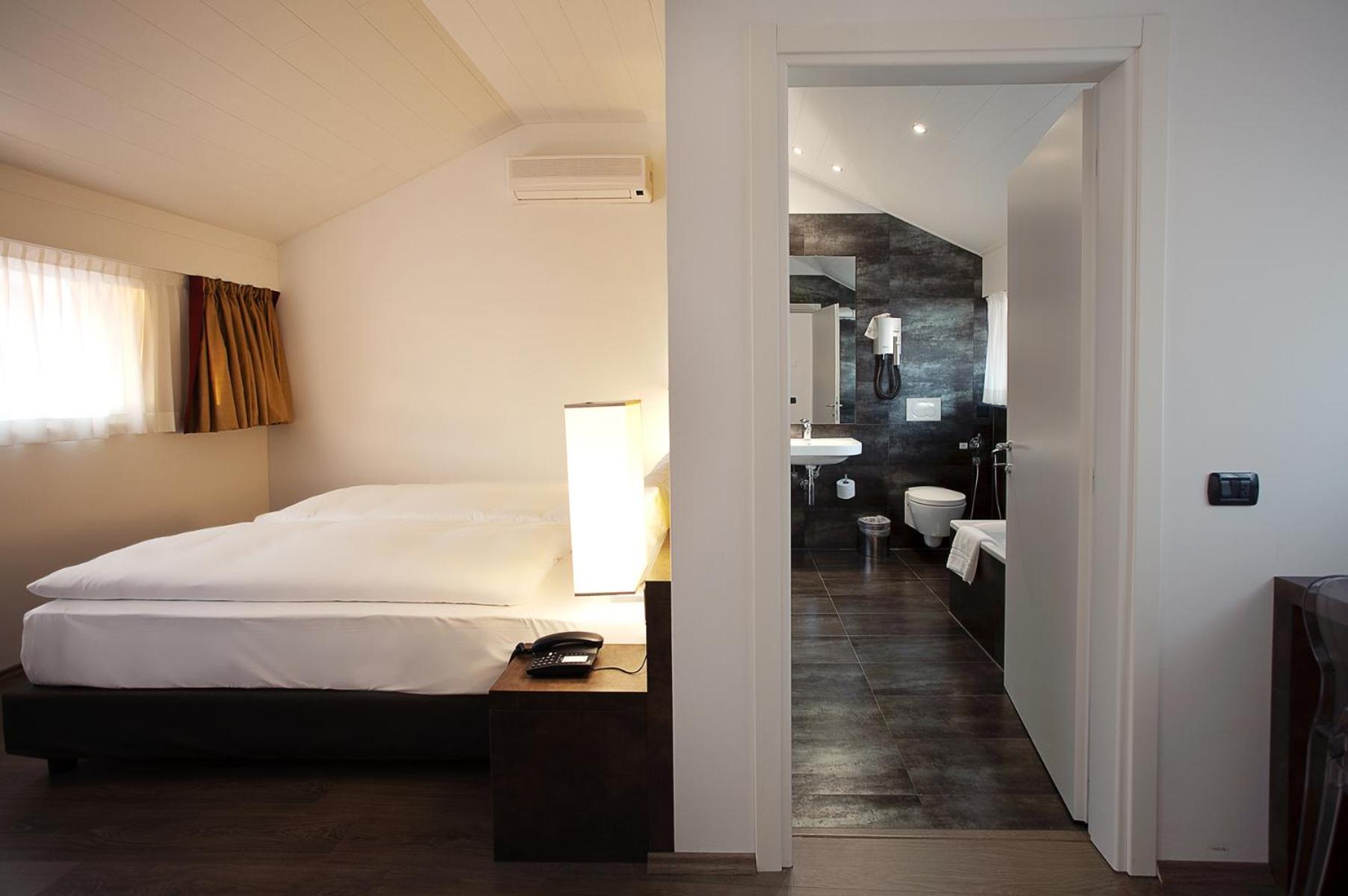 Suite - Photo 1