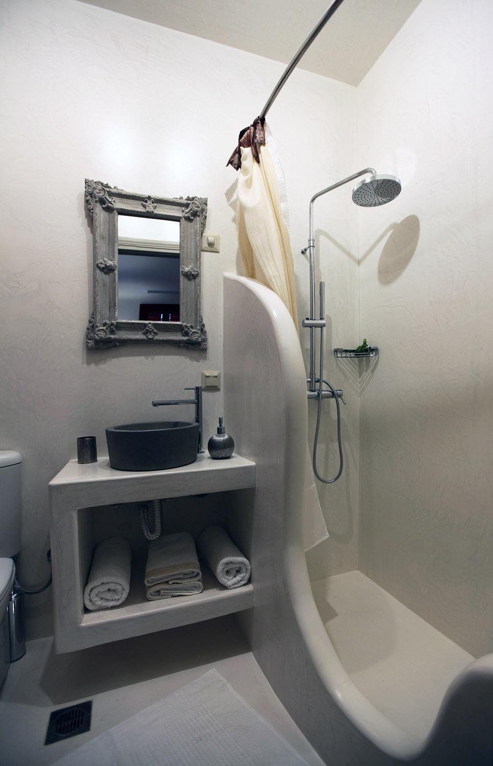 Deluxe Double Room with Balcony - Photo 3