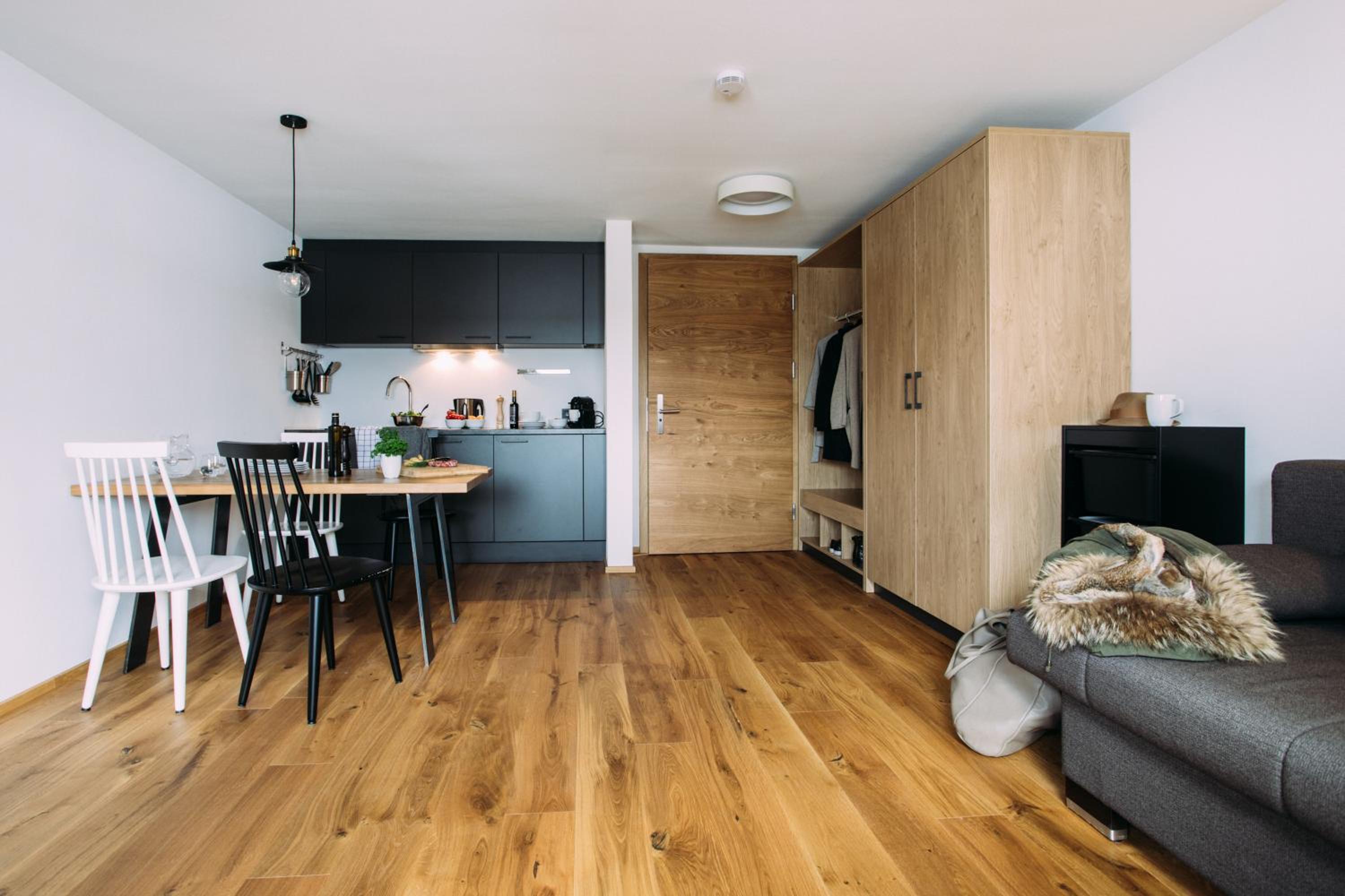 One-Bedroom Apartment with Balcony - Photo 10