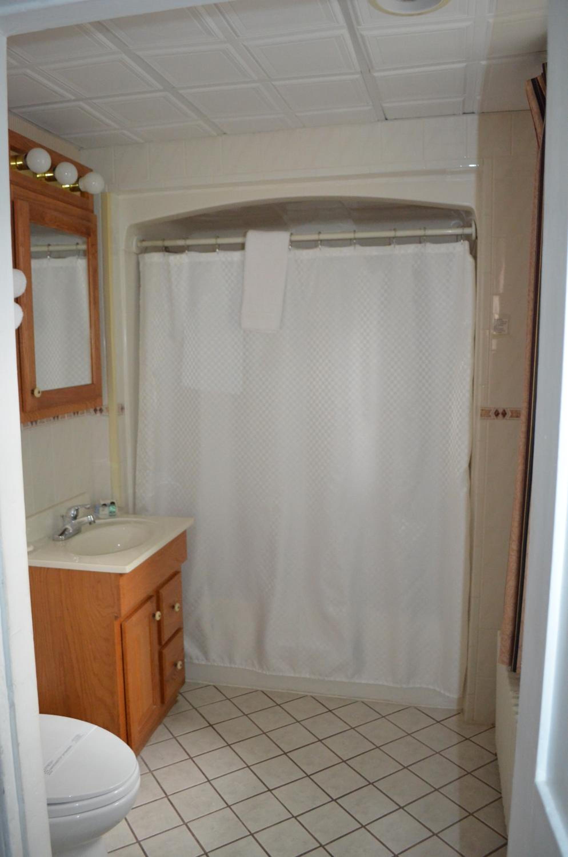 Standard Queen Room with Two Queen Beds photo 3