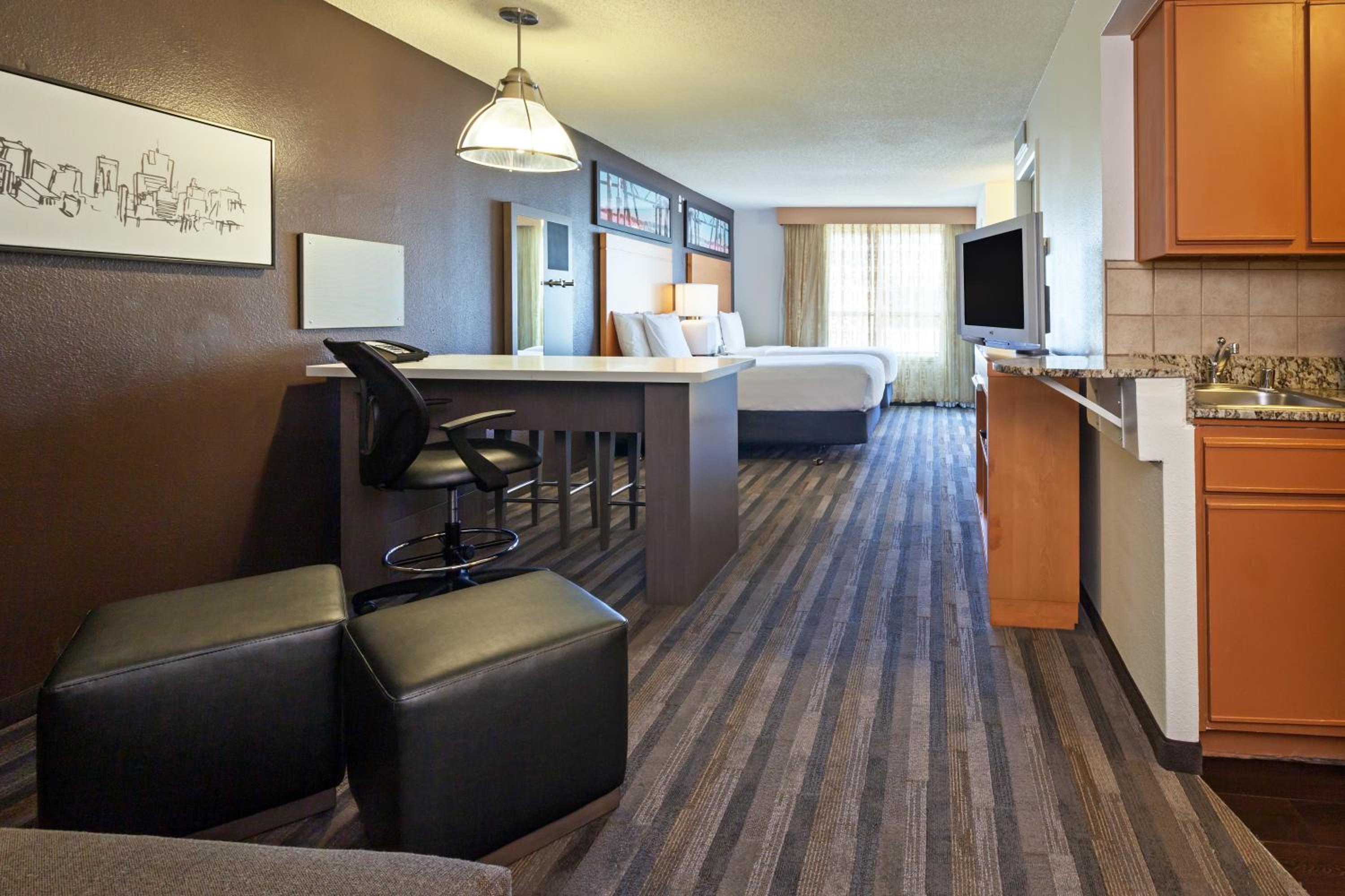 Executive Studio Suite with Two Double Beds - Photo 5