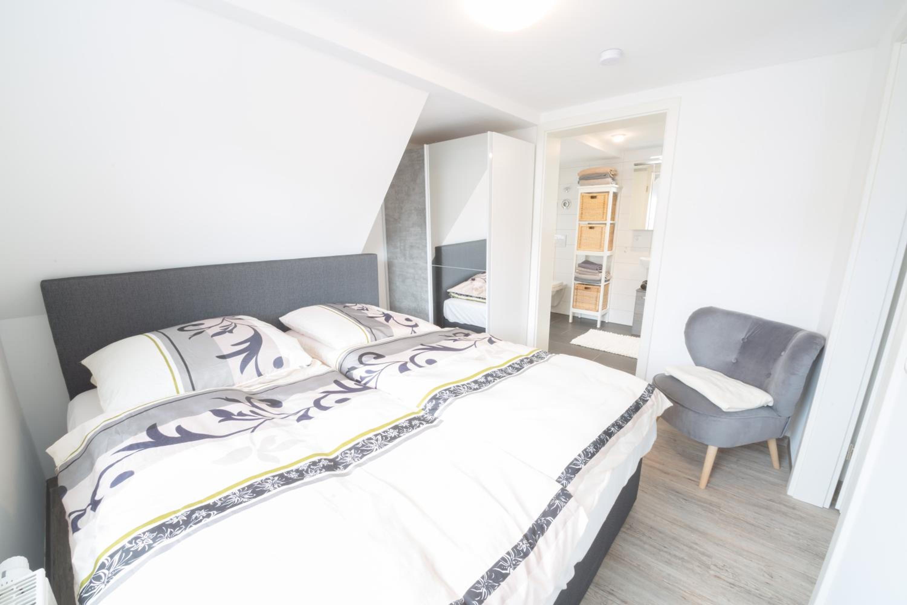 One-Bedroom Apartment - Photo 9