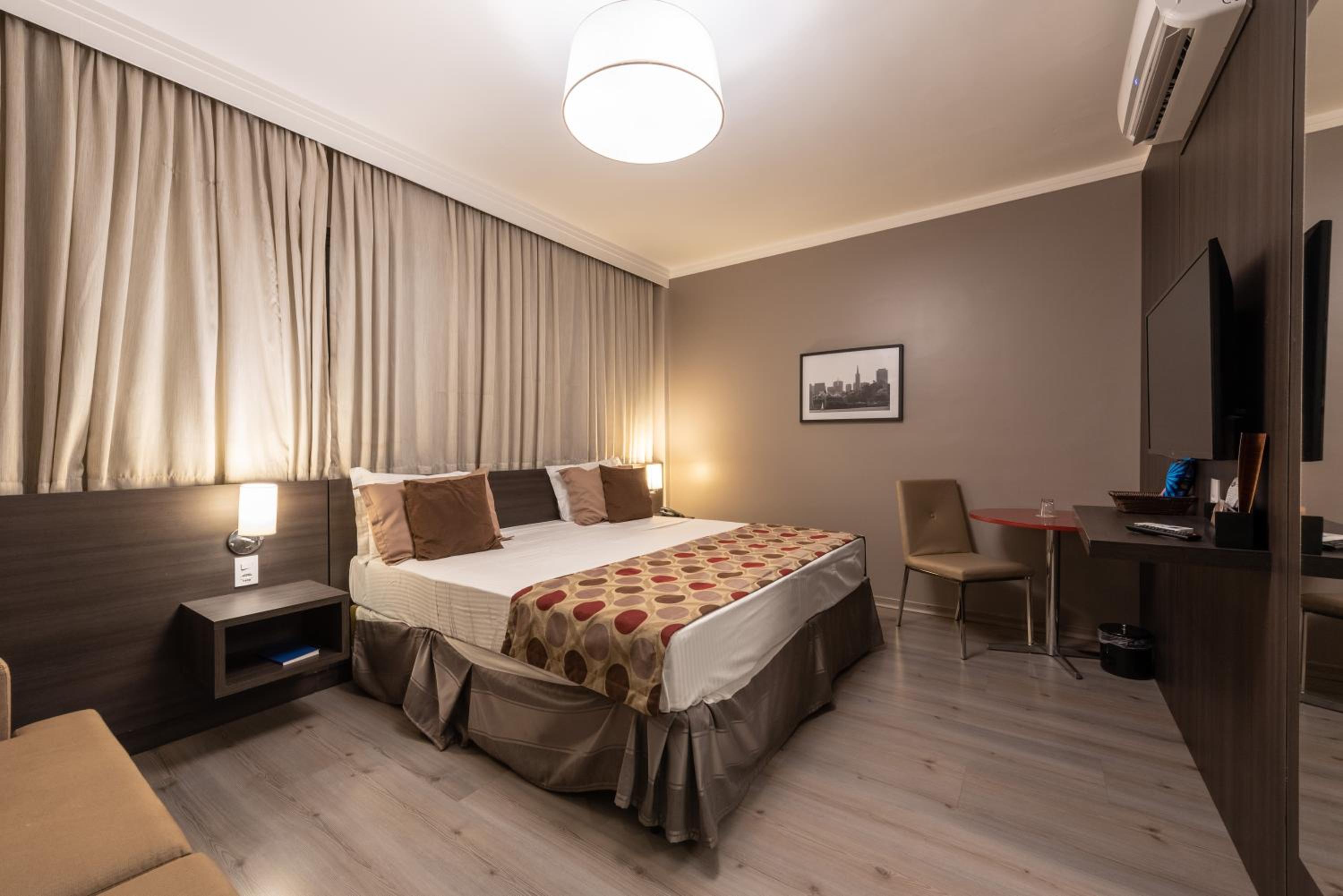 Deluxe King Suite