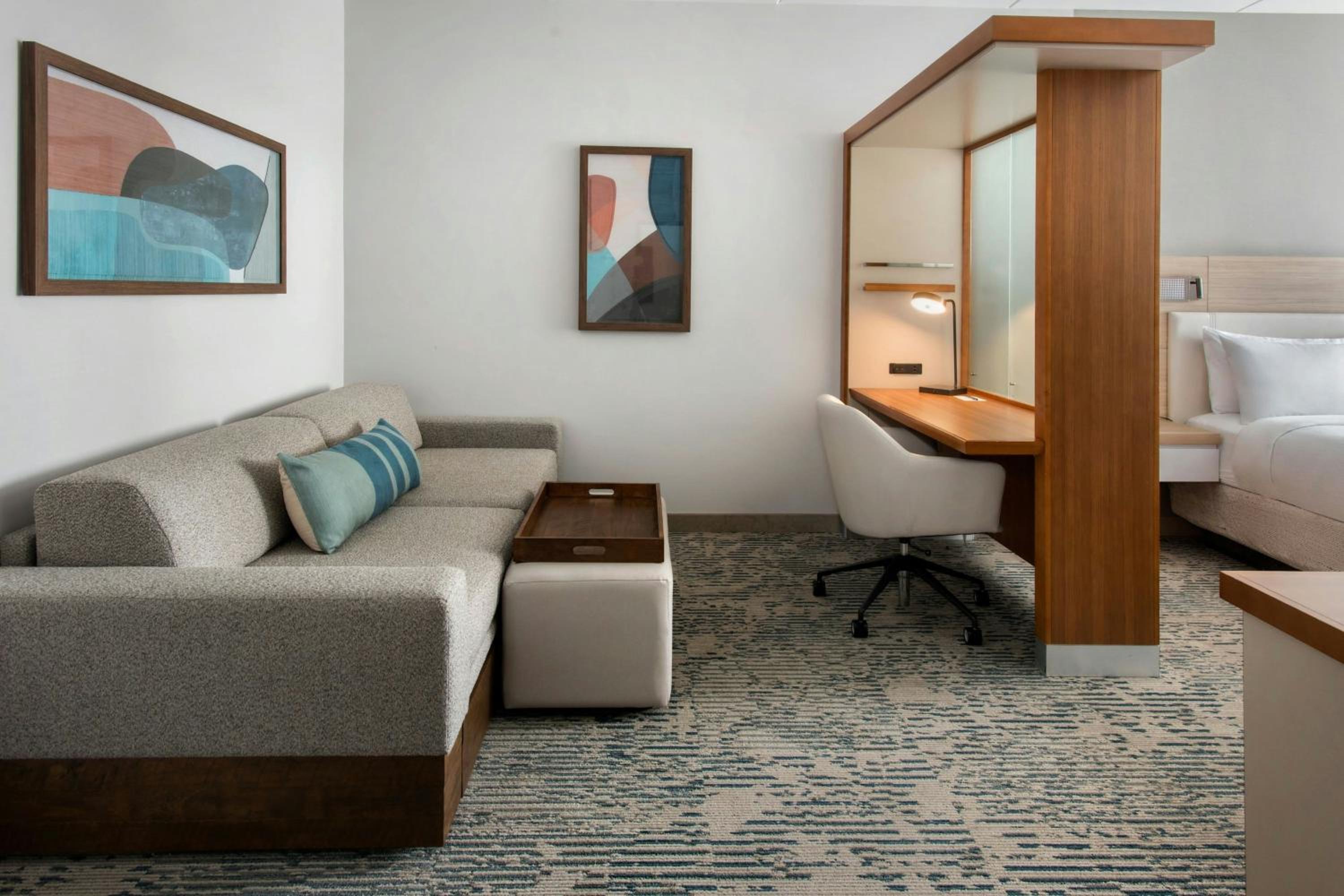 Queen Suite with Two Queen Beds, Bathtub and Trundle Sofa - Mobility Access