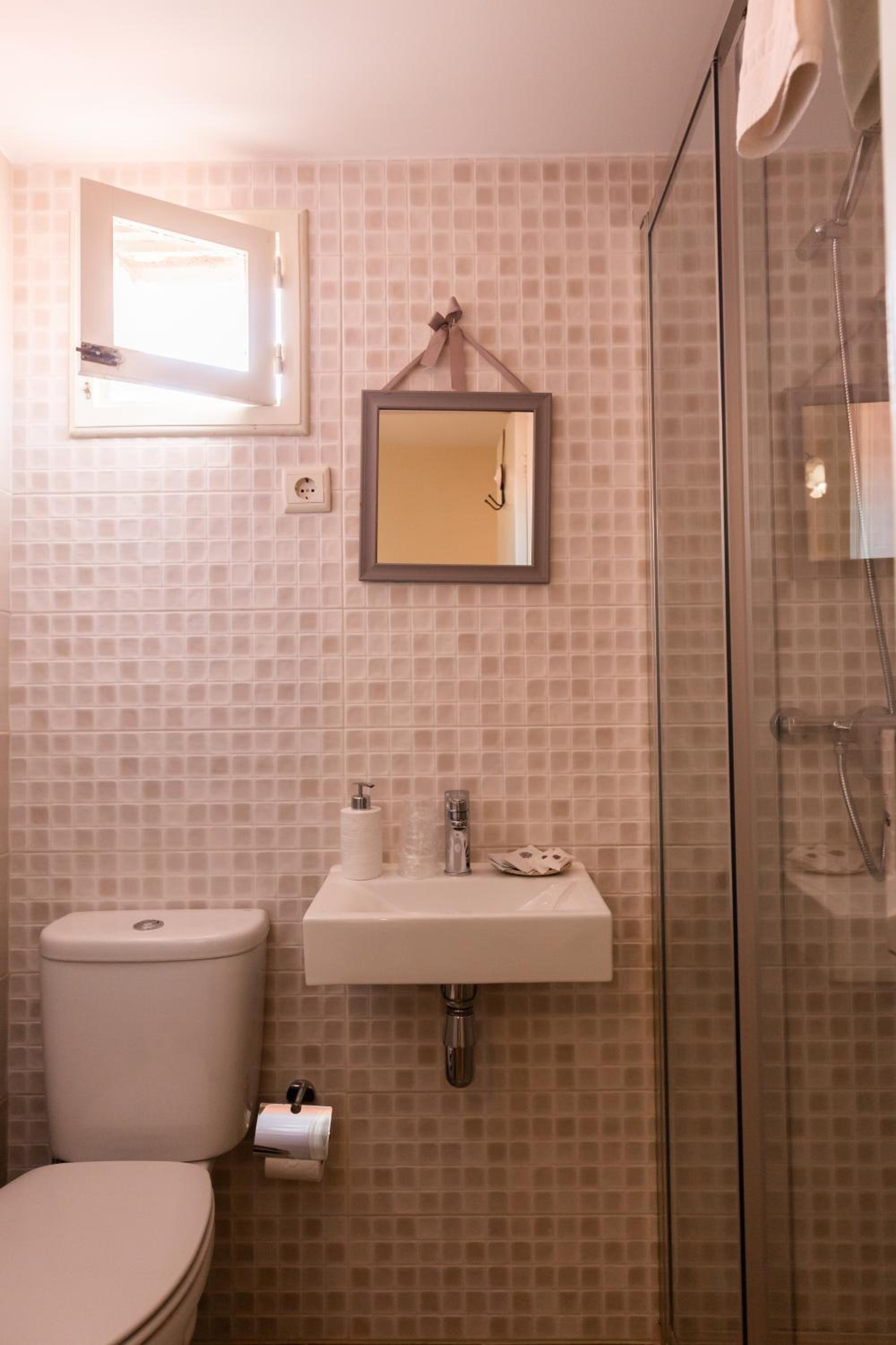 Standard Double or Twin Room - Photo 13