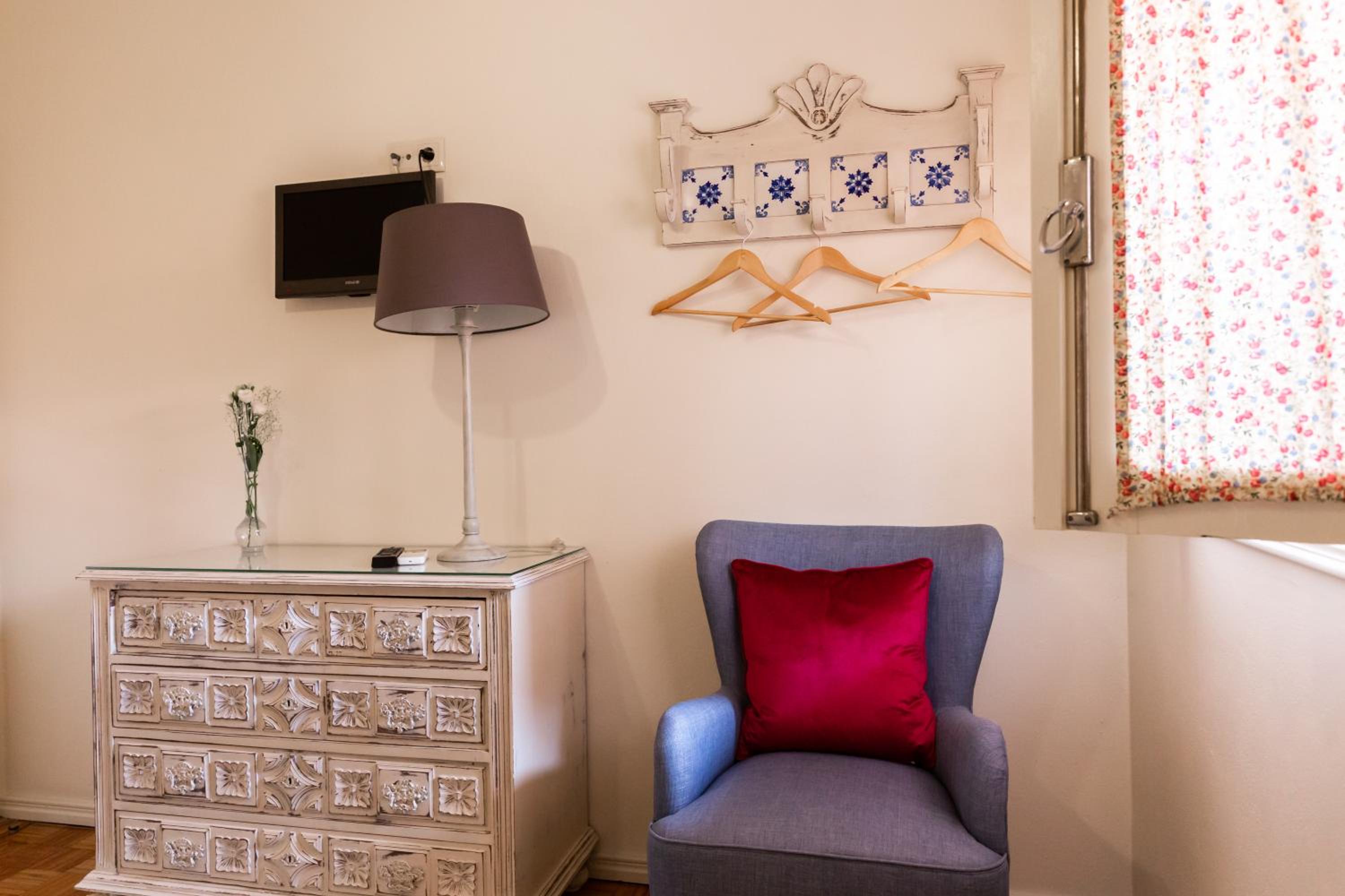 Standard Double or Twin Room - Photo 11