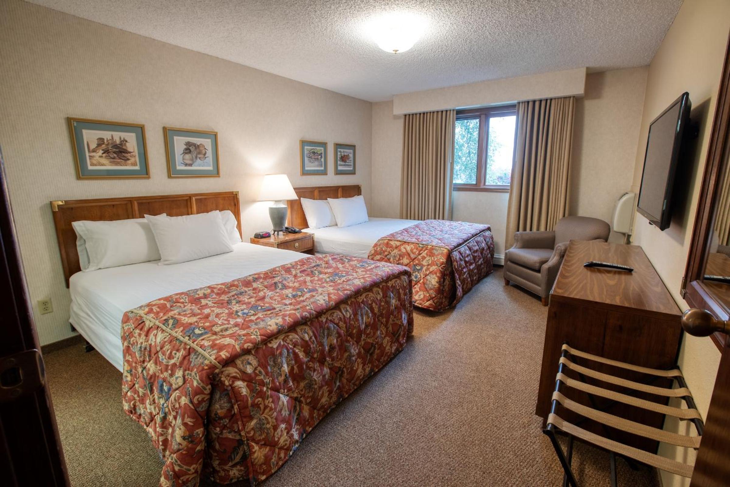 Deluxe Queen Suite