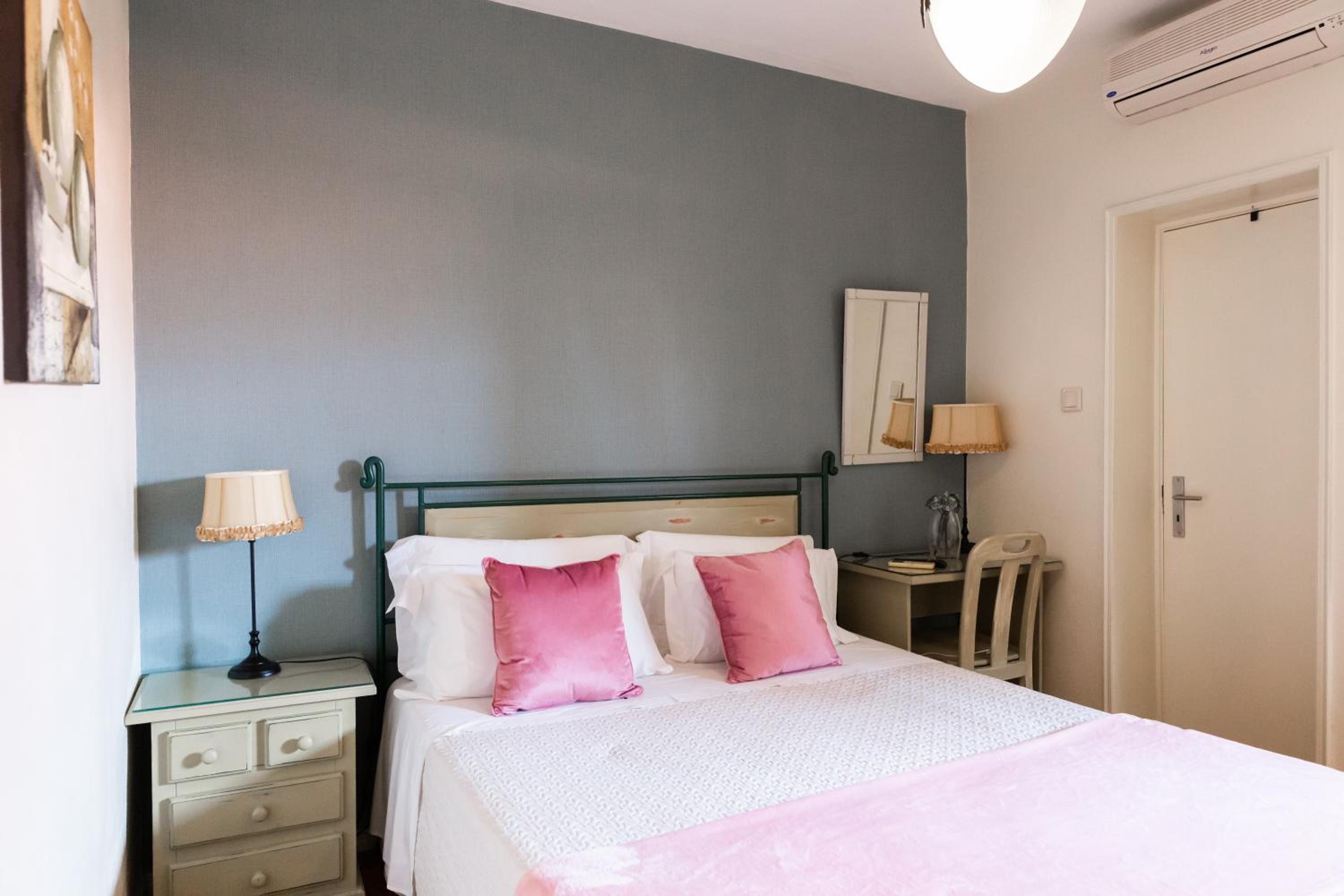 Standard Double Room - Photo 4