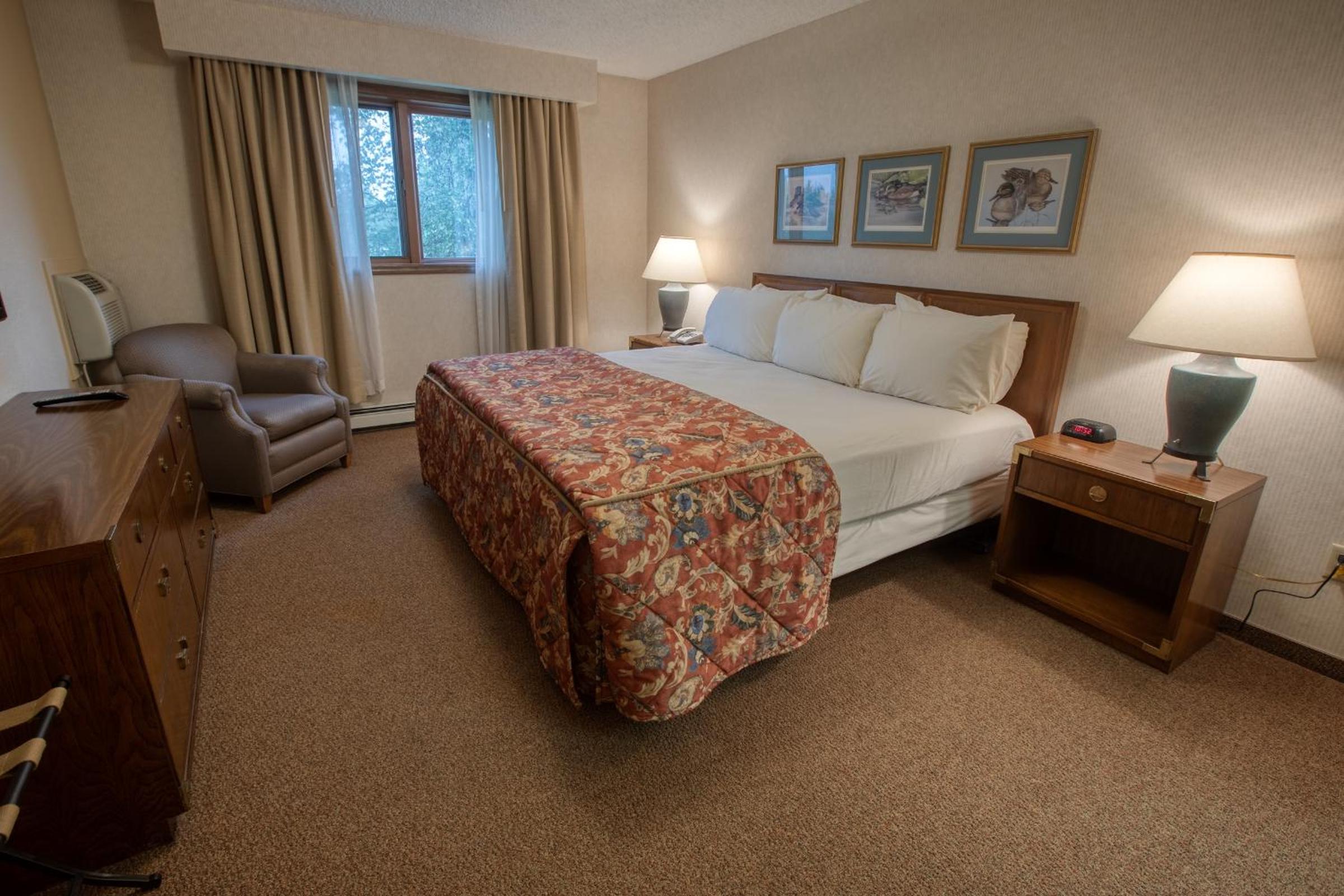 Deluxe King Suite