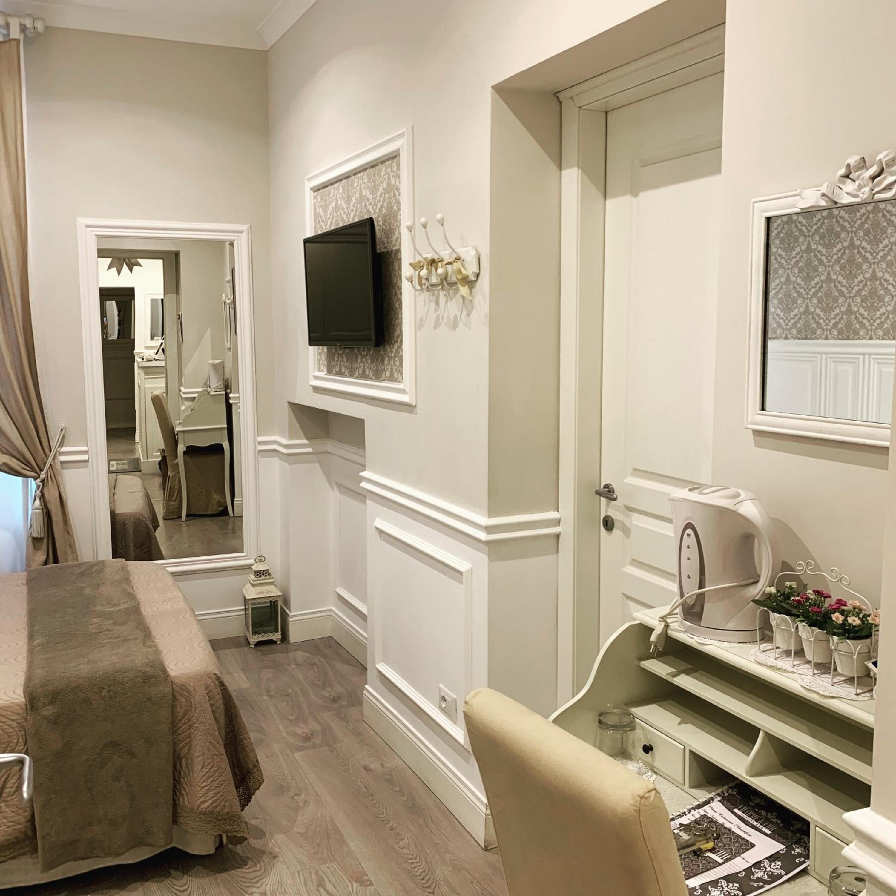 Double Room with French Bed photo 2