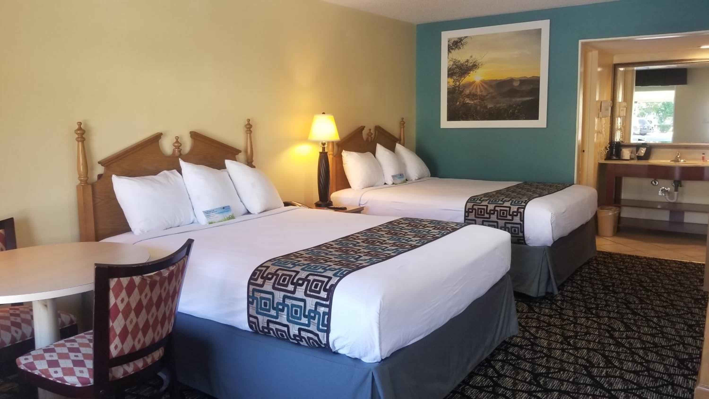 Double Room with Two Double Beds - Smoking photo 3