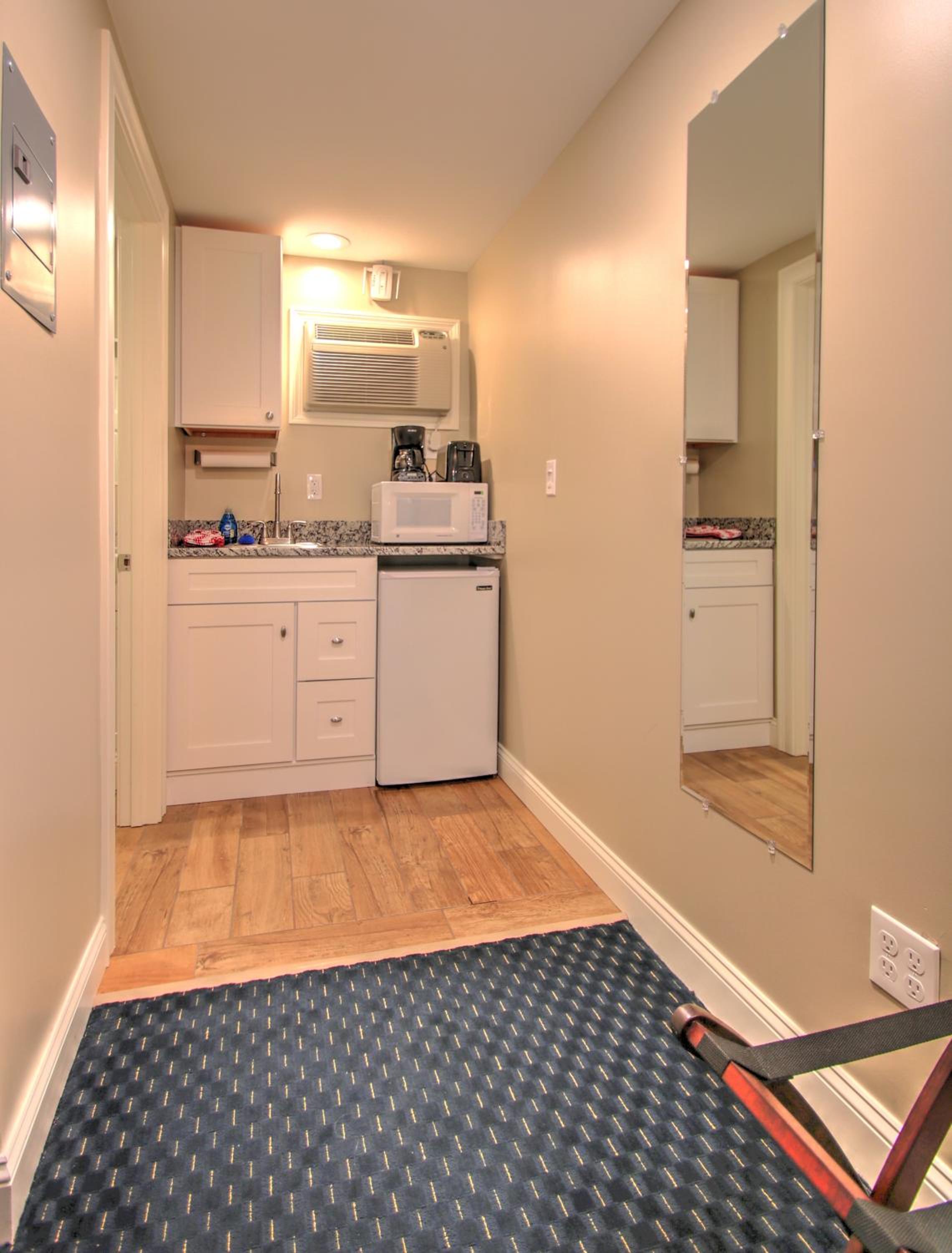 Standard King Room photo 3