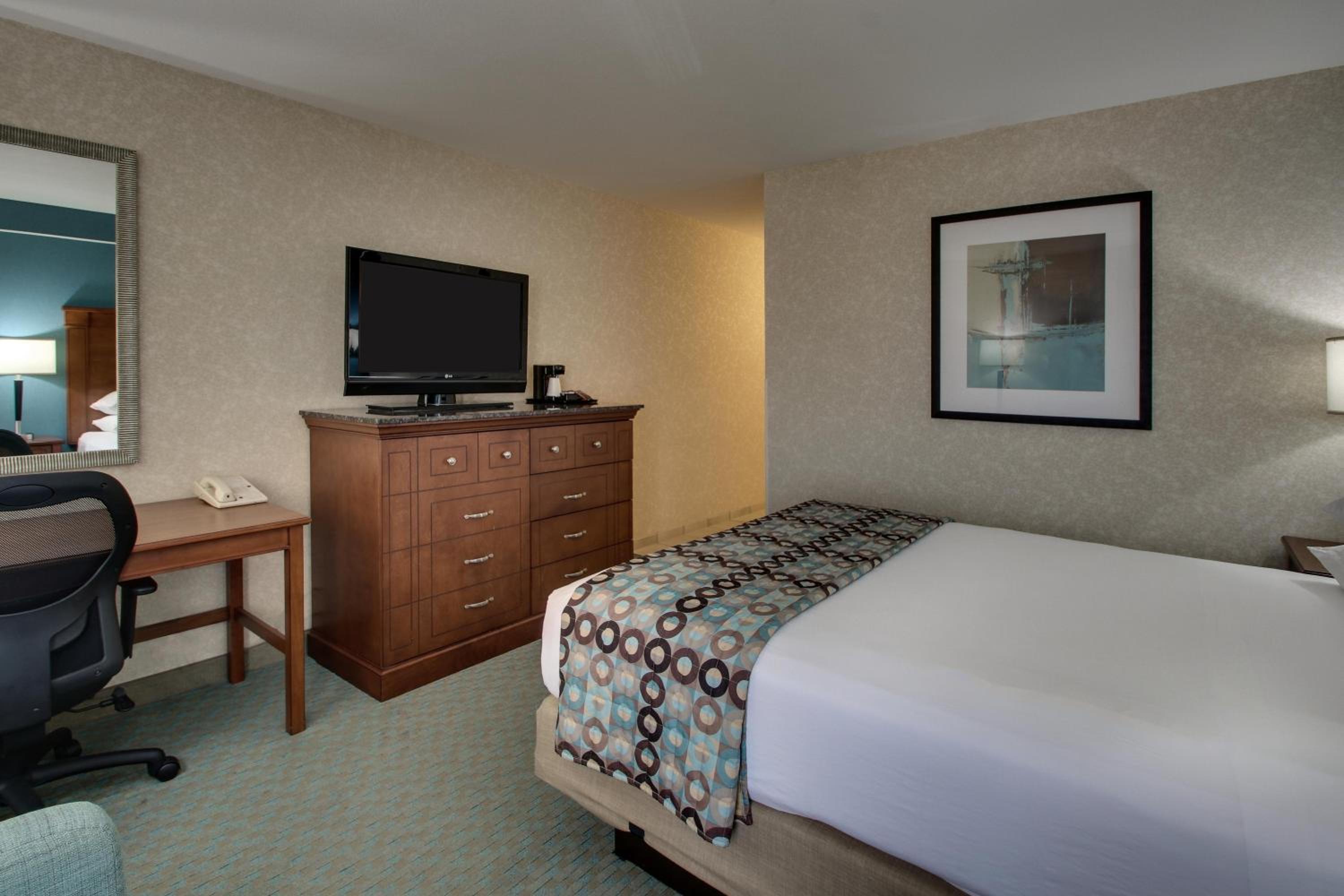One-Queen Room