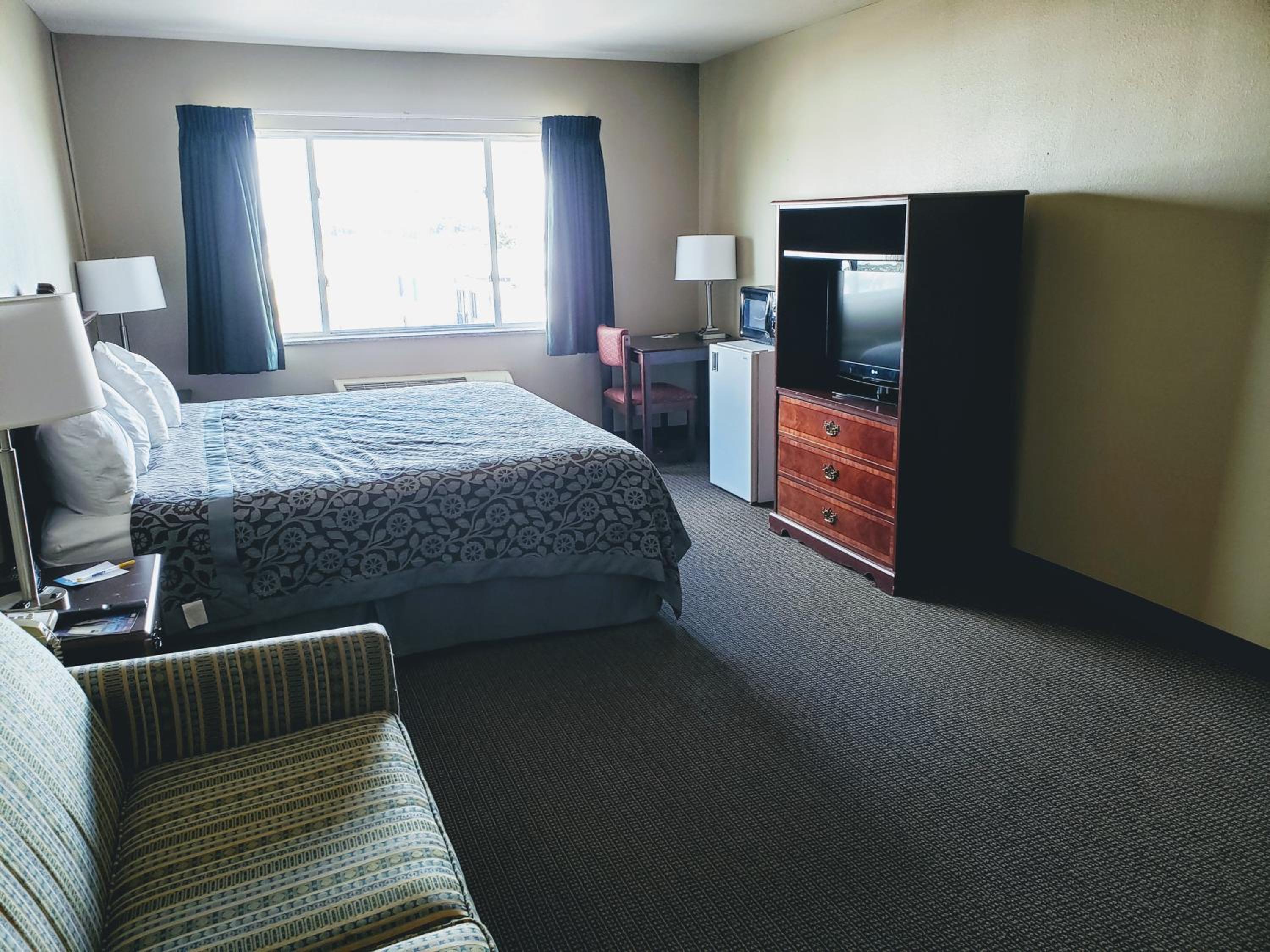 King Studio Suite - Non-Smoking - Photo 3