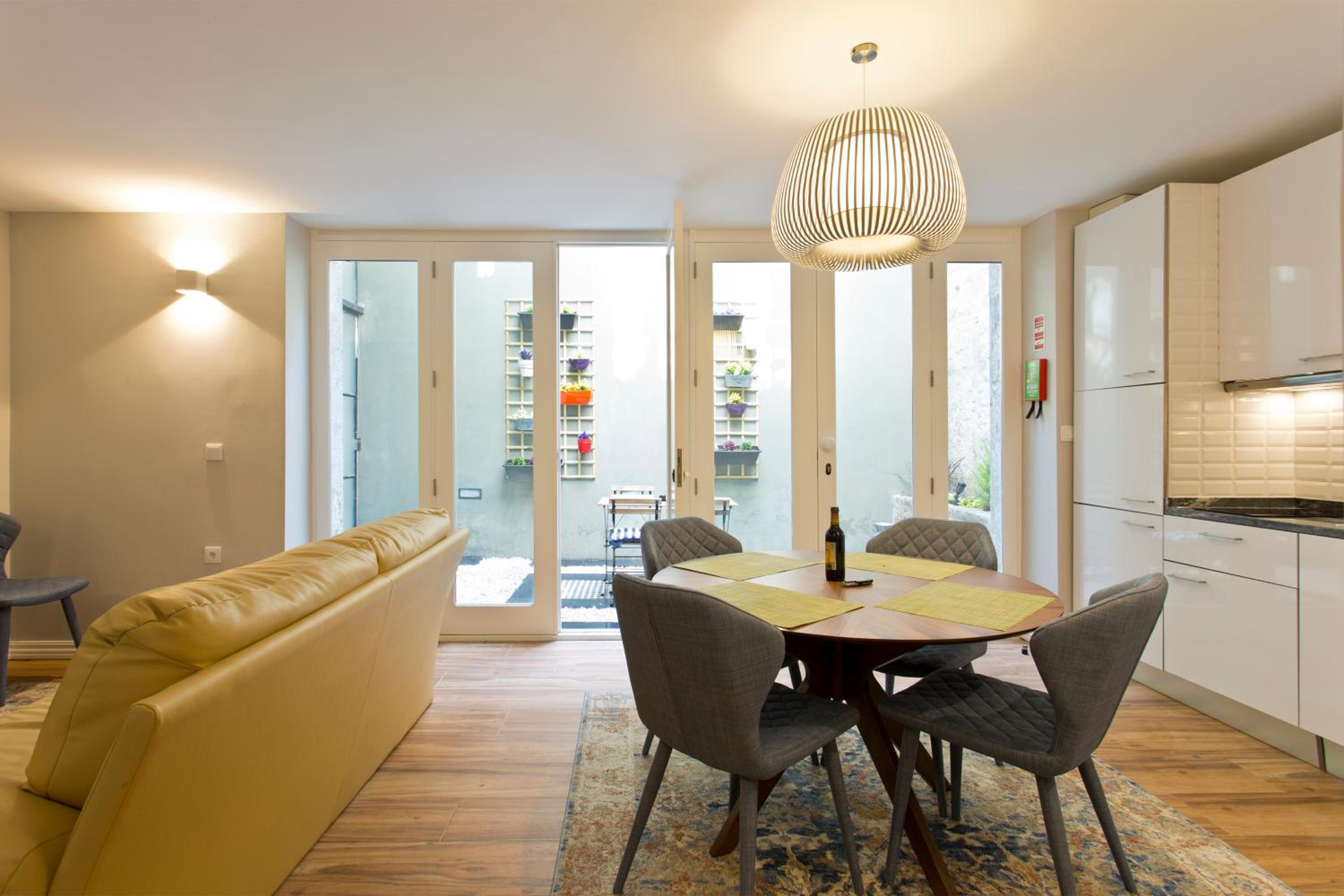 Two-Bedroom Apartment - Photo 2