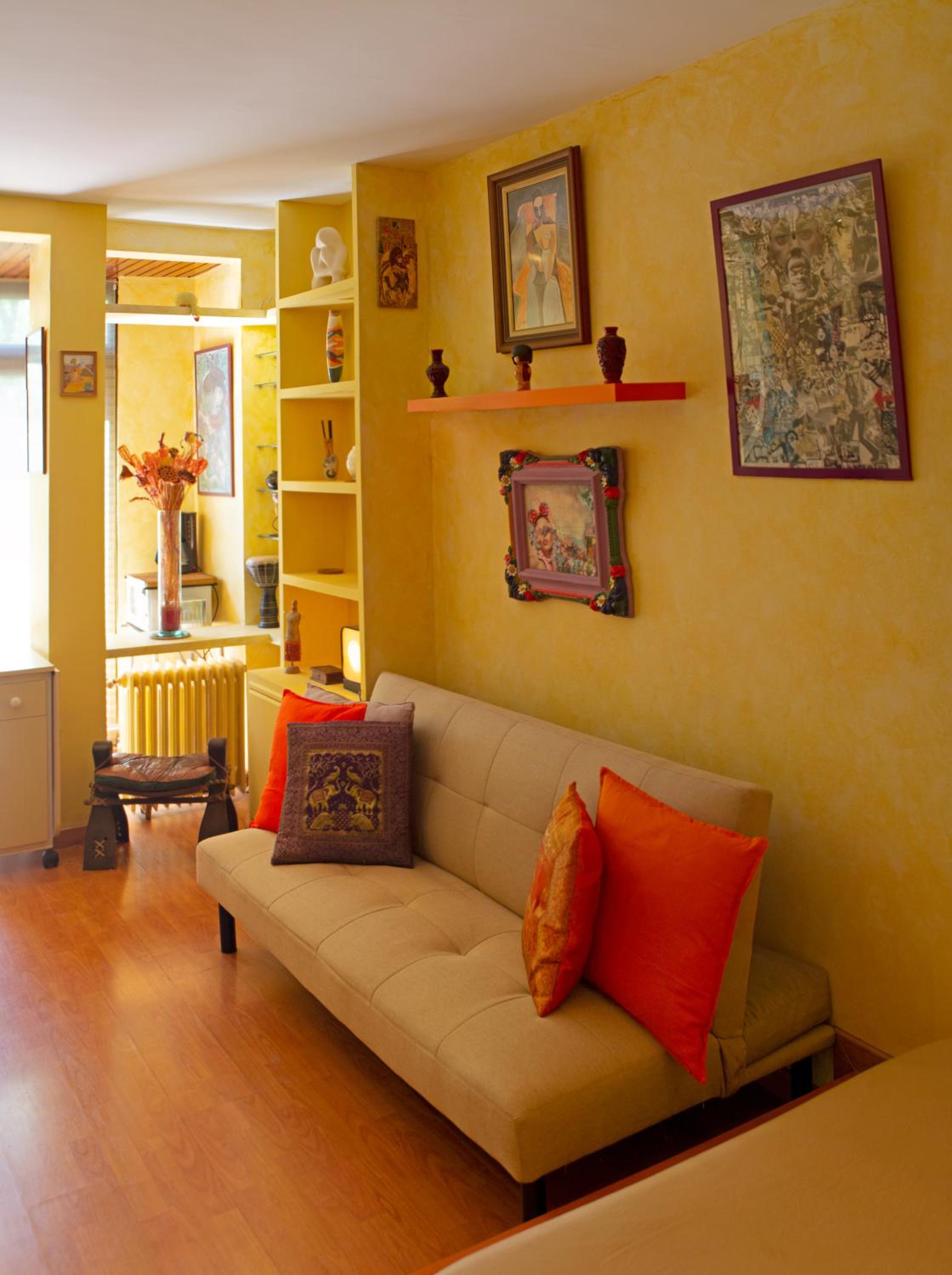 Studio Apartment - Photo 1