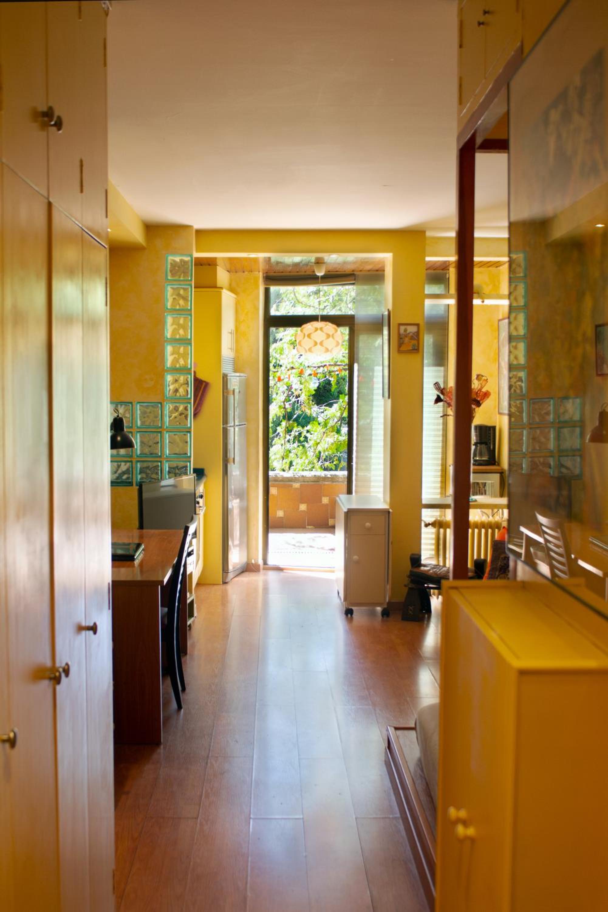 Studio Apartment - Photo 40