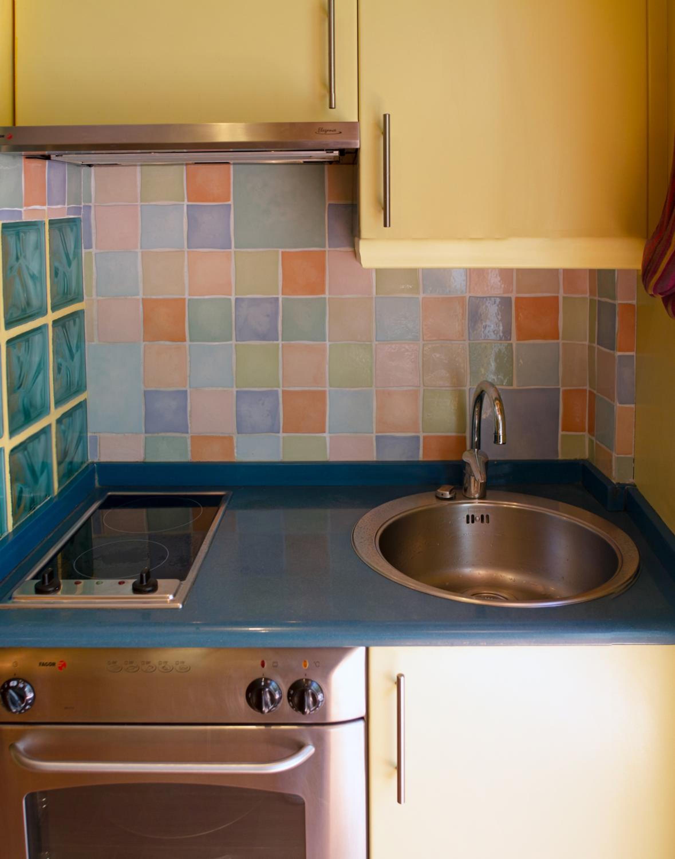 Studio Apartment - Photo 36