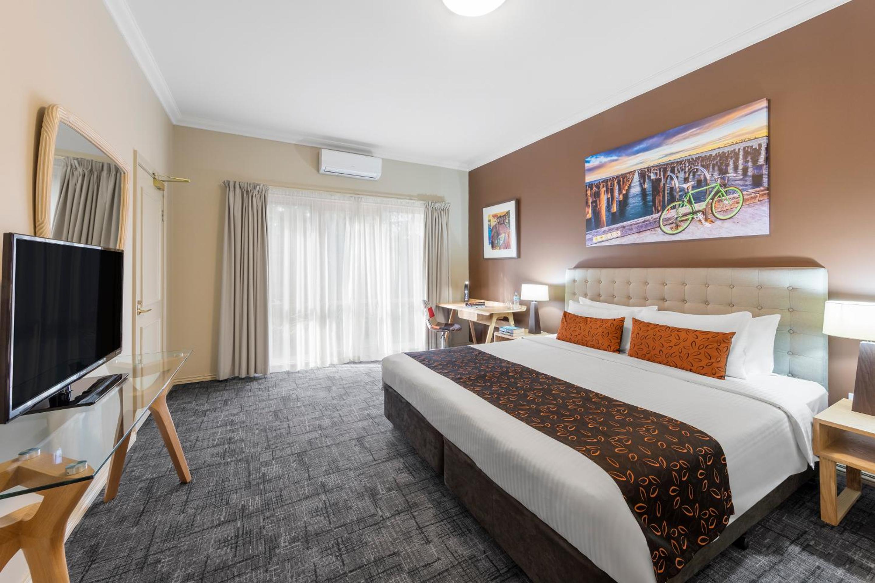 Deluxe Room with Spa Bath - Photo 1