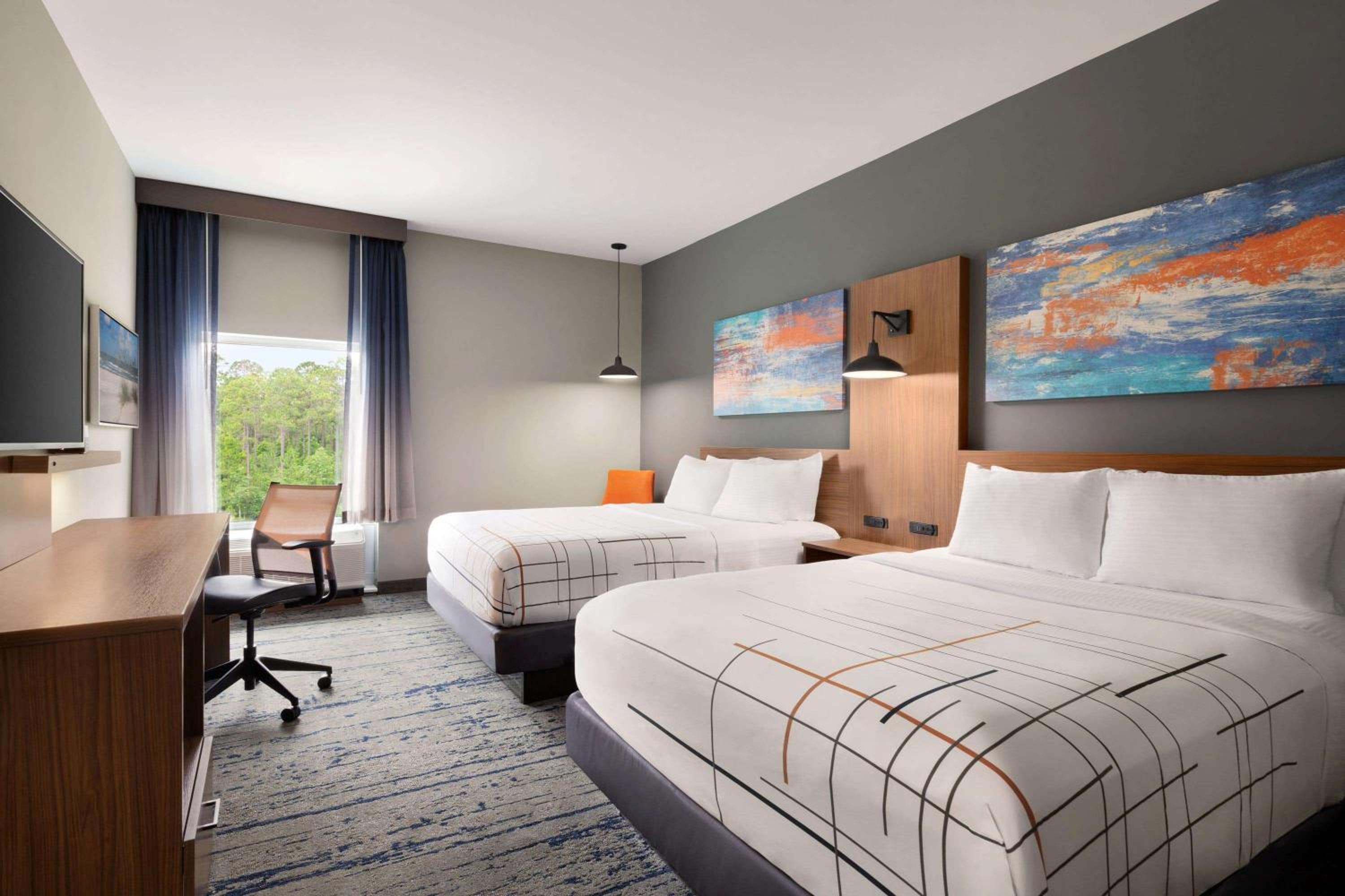 Queen Room with Two Queen Beds - Non-Smoking - Photo 1