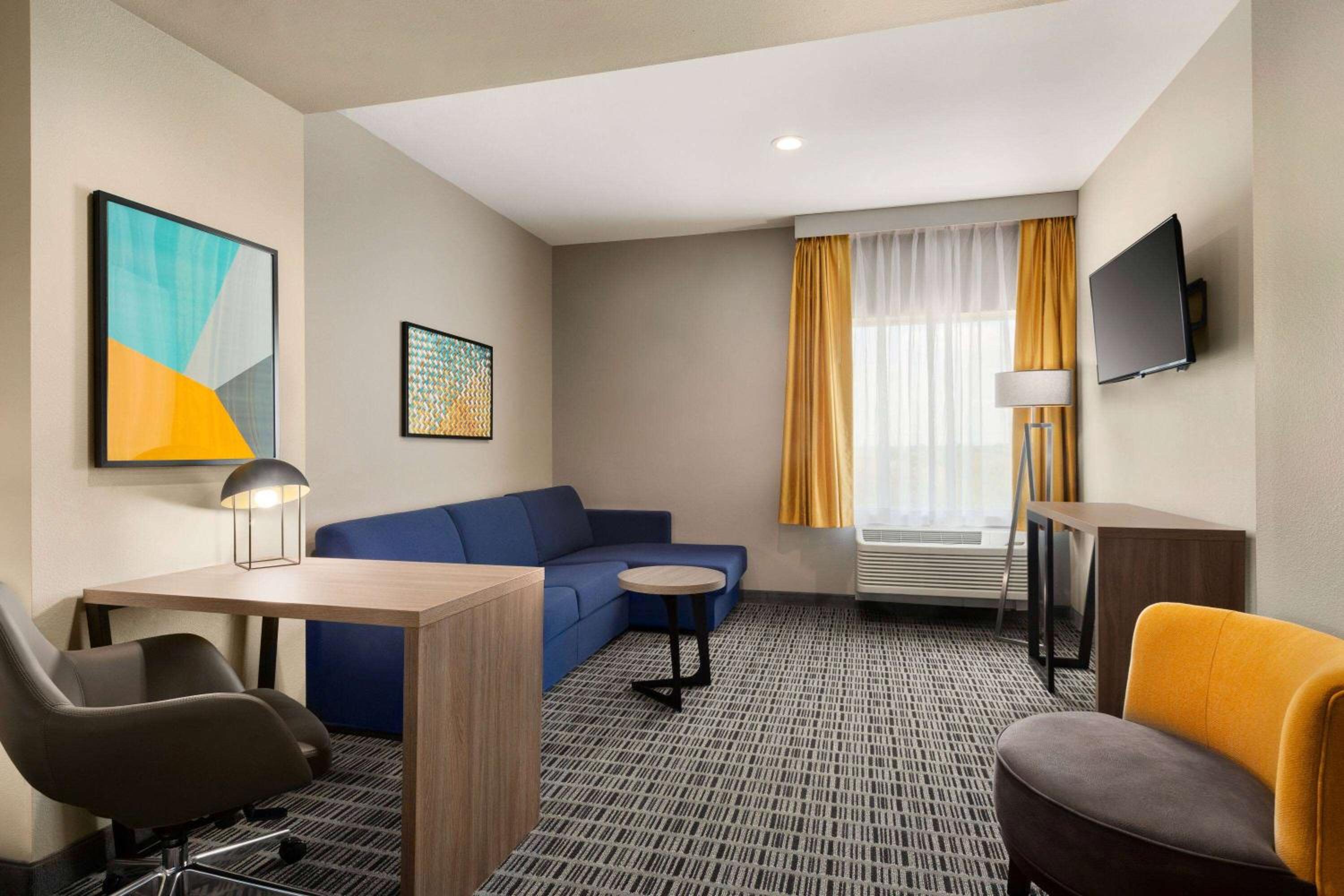 Executive King Room with Sofa Bed - Photo 5