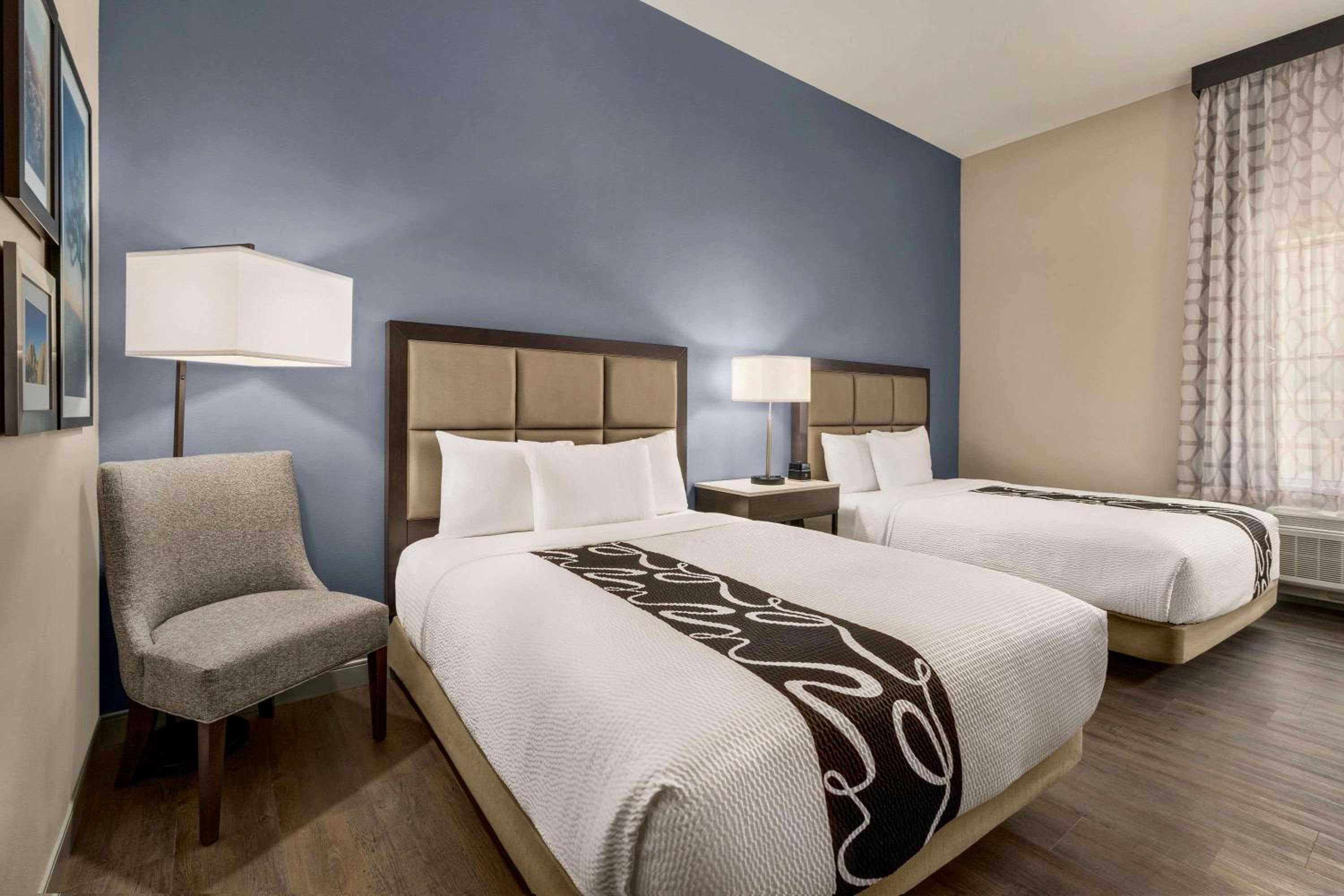 Queen Room with Two Queen Beds - Mobility Access/Non-Smoking - Photo 2