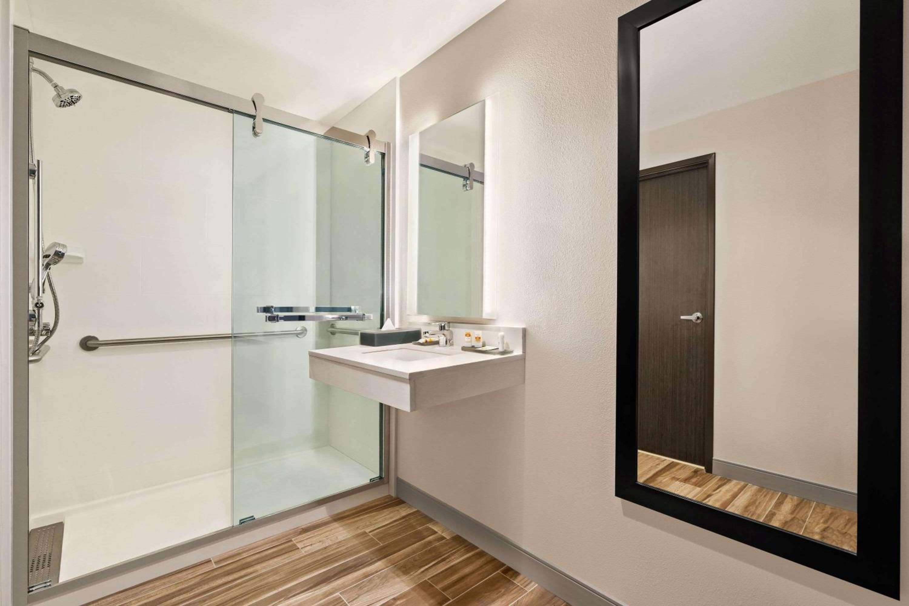 King Room - Mobility Access/Non-Smoking - Photo 5