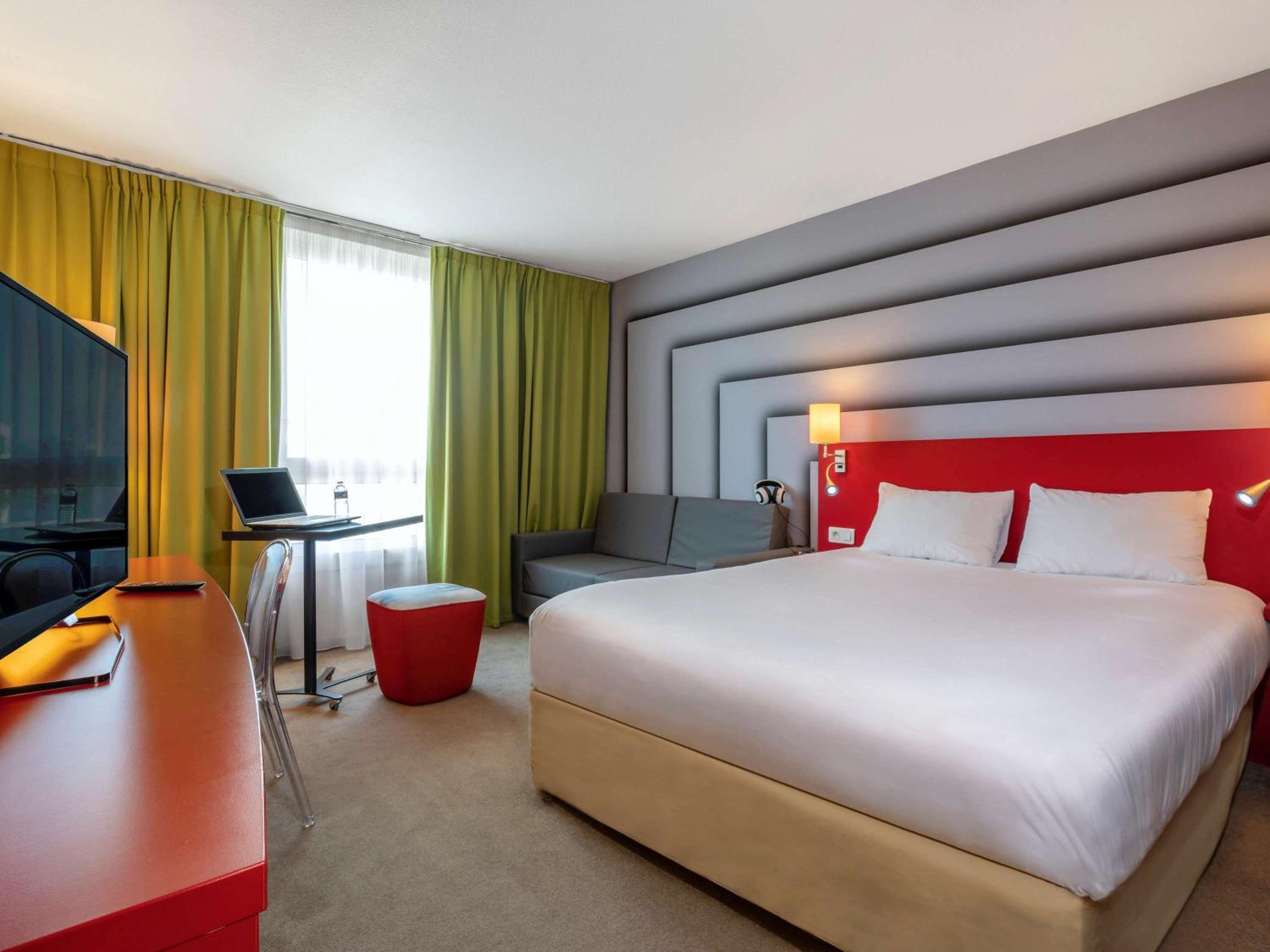 Standard Family Room with 1 double bed and 2 sofa beds - Photo 3