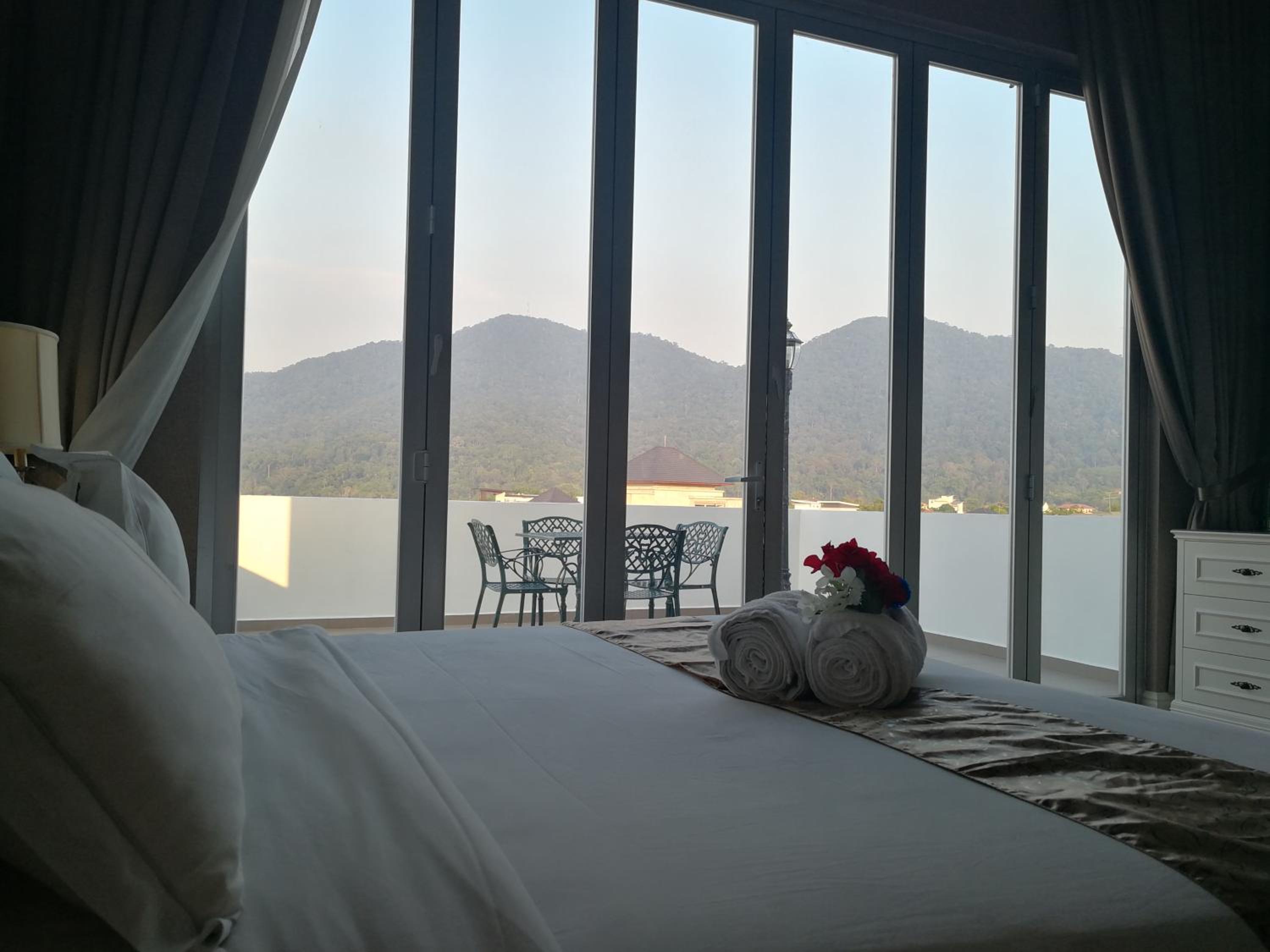 Deluxe King Suite