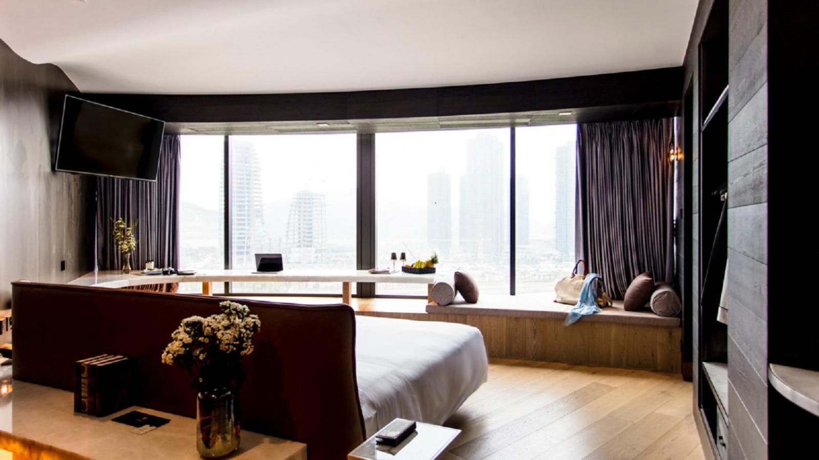Deluxe King Suite photo 1