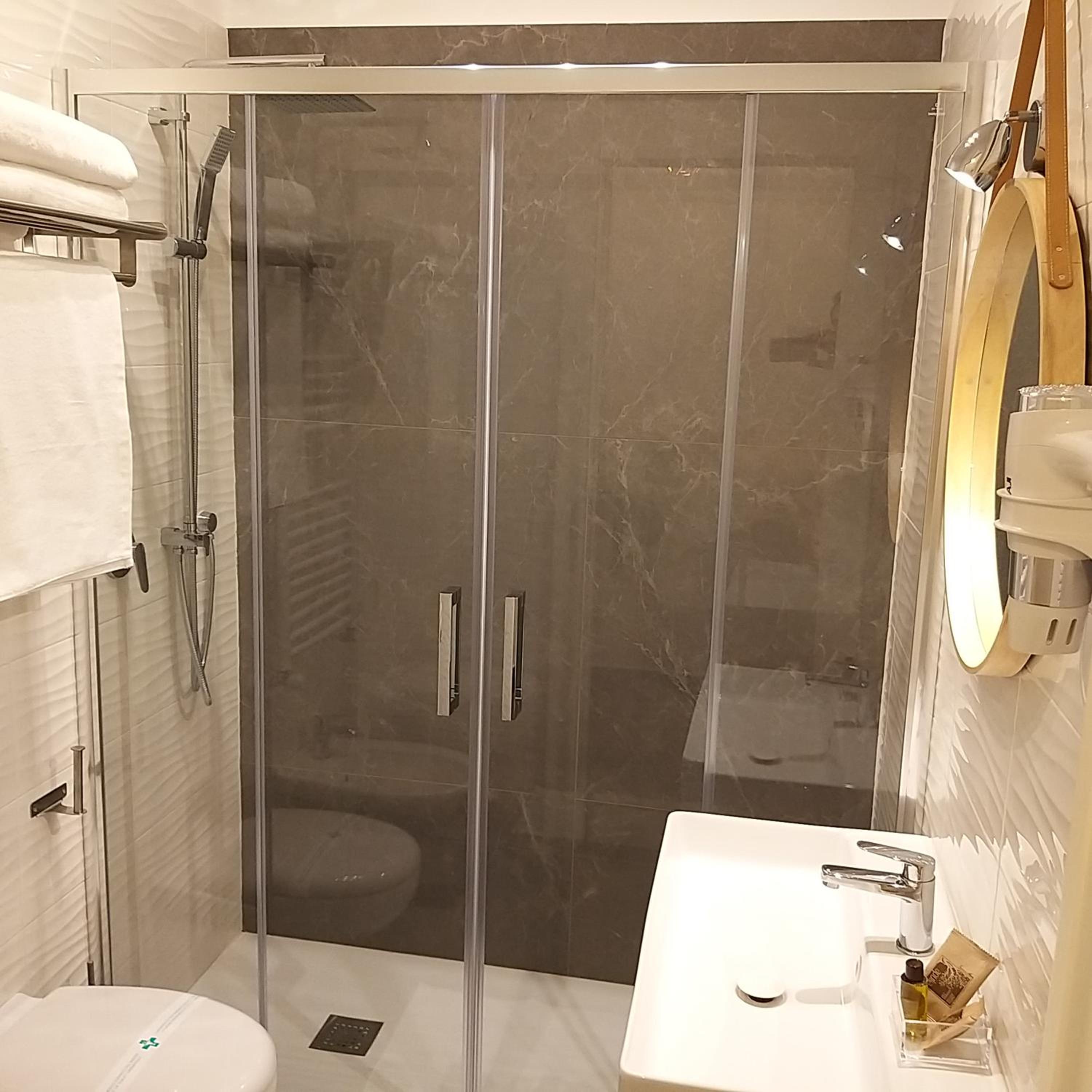 Deluxe Triple Room - Photo 2