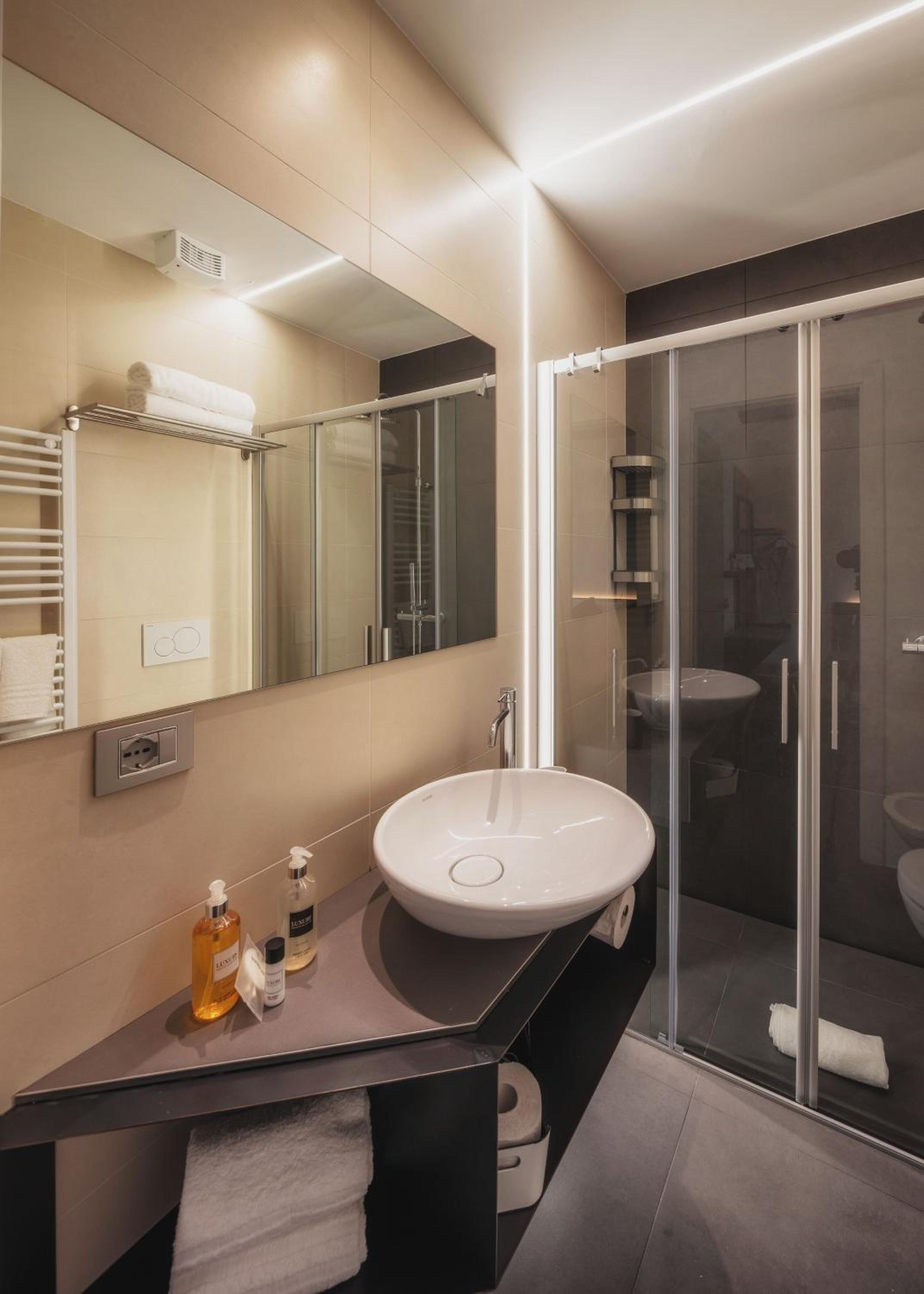 Double or Twin Room with Garden View - Photo 12